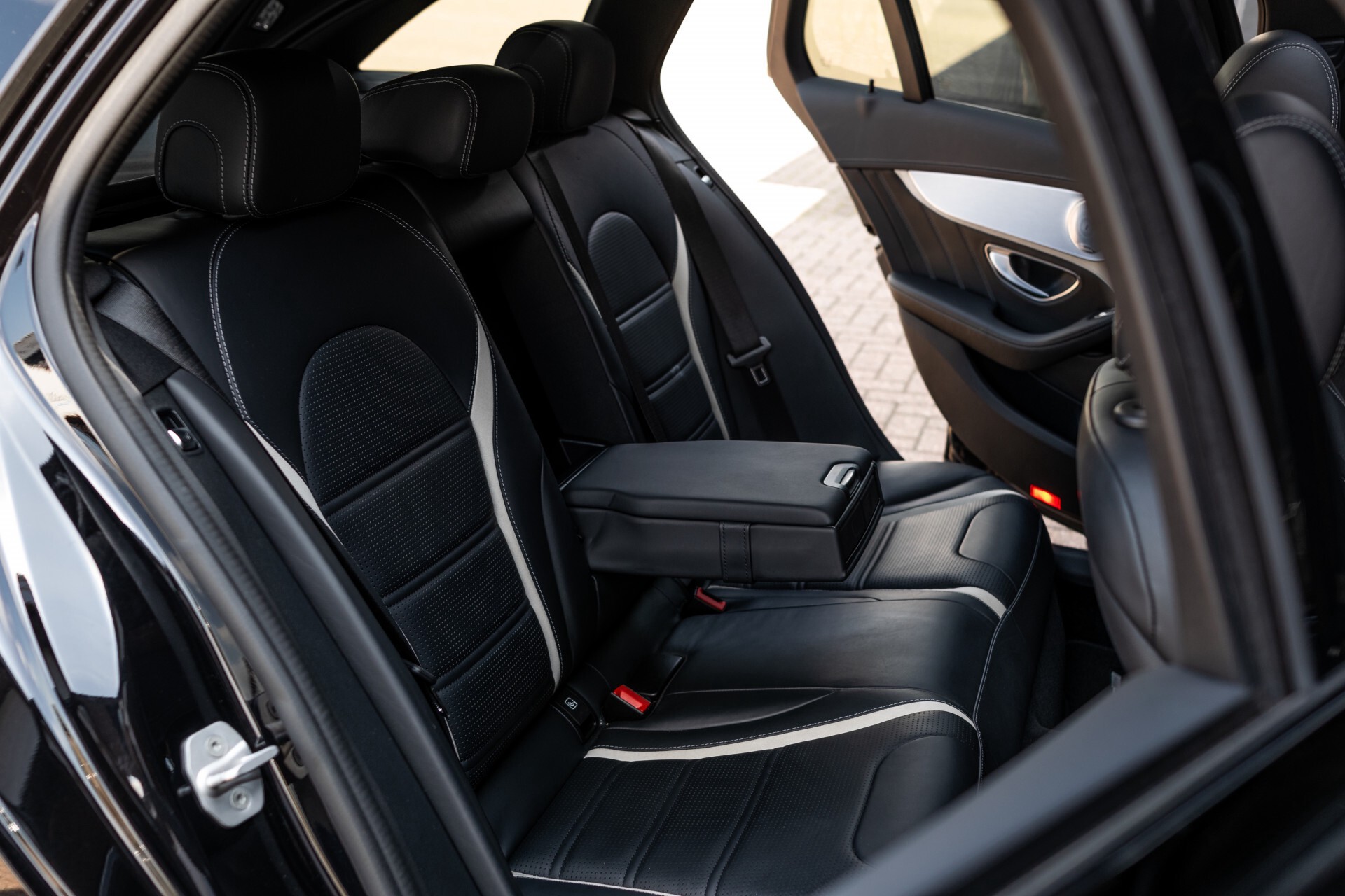 Mercedes-Benz C-Klasse Estate 63 AMG S Night | Panorama | Driverspack | Rij-assistentie | Keyless | Burmester | Memory Aut7 Foto 4