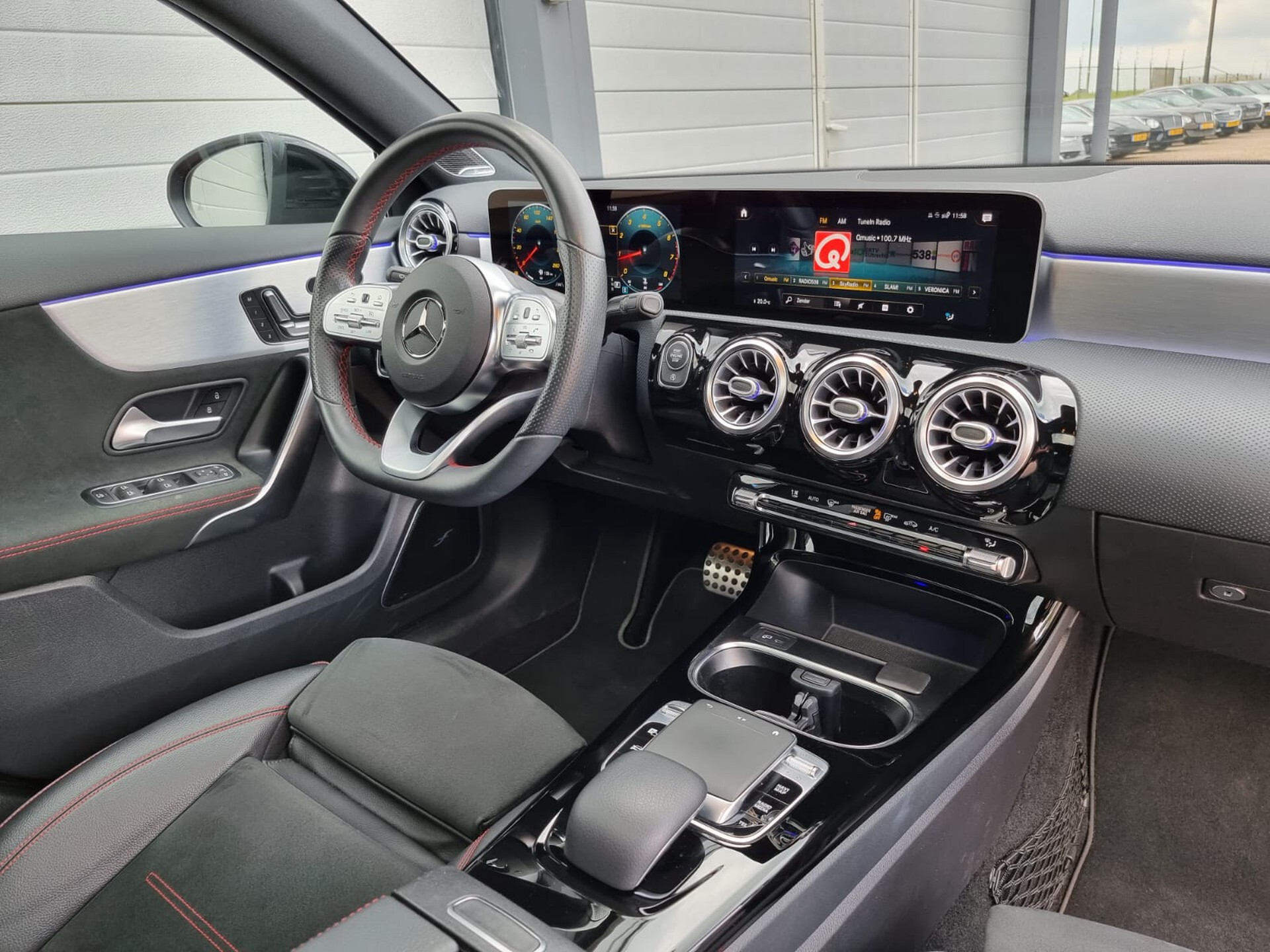 Mercedes-Benz A-Klasse 250 AMG Night/Panorama/Burmester/Camera/Sfeerverlichting/Memory Aut7 Foto 6