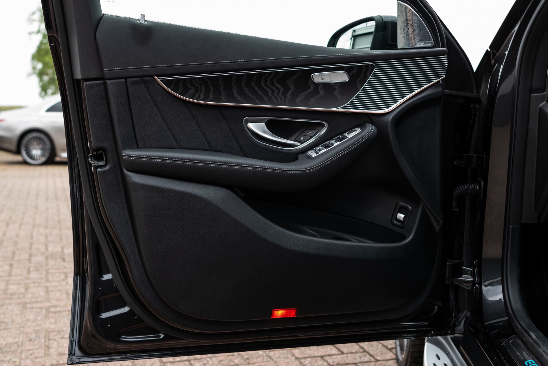 Mercedes-Benz EQC 400 4M AMG Rij-assistentie | Schuifdak | Burmester | 21"AMG | Treeplanken Foto 11