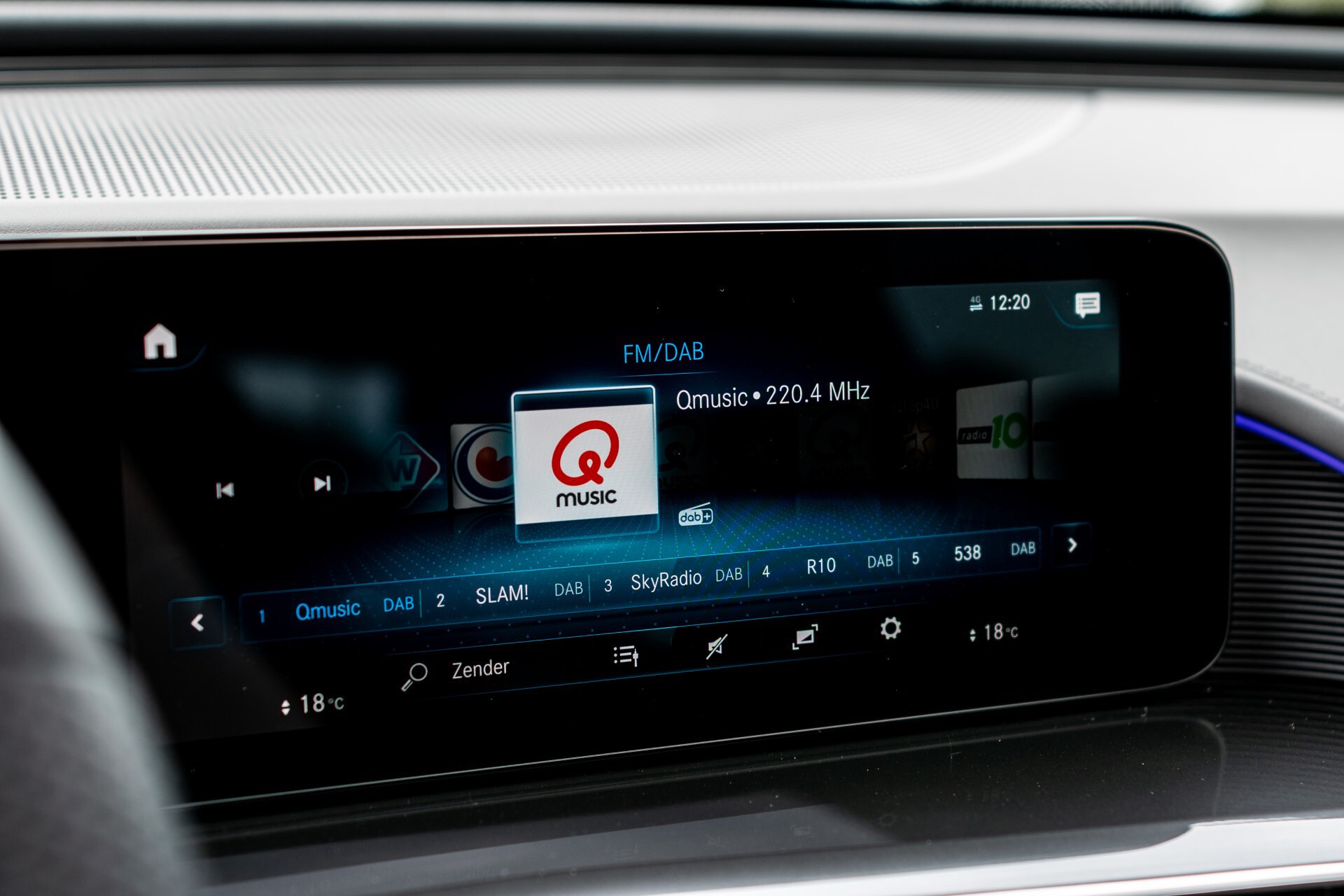 Mercedes-Benz EQC 400 4M AMG Rij-assistentie | Schuifdak | Burmester | 21"AMG | Treeplanken Foto 12