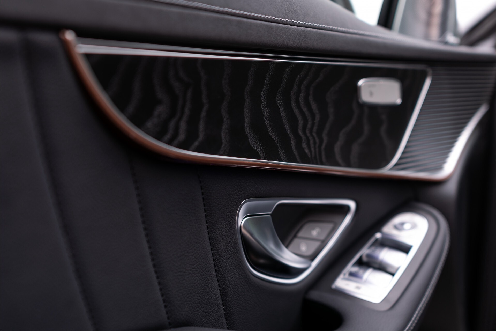 Mercedes-Benz EQC 400 4M AMG Rij-assistentie | Schuifdak | Burmester | 21"AMG | Treeplanken Foto 15