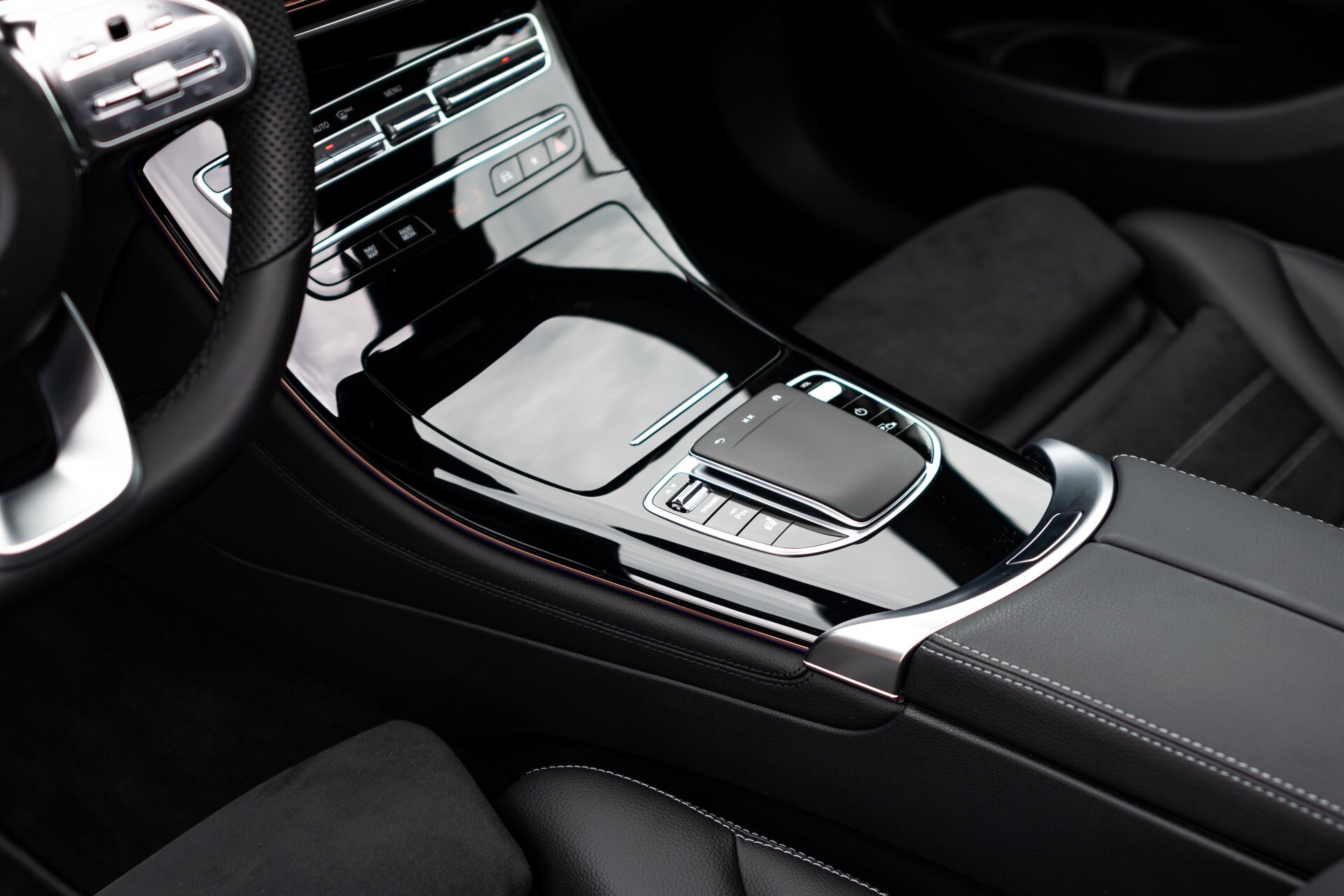 Mercedes-Benz EQC 400 4M AMG Rij-assistentie | Schuifdak | Burmester | 21"AMG | Treeplanken Foto 17