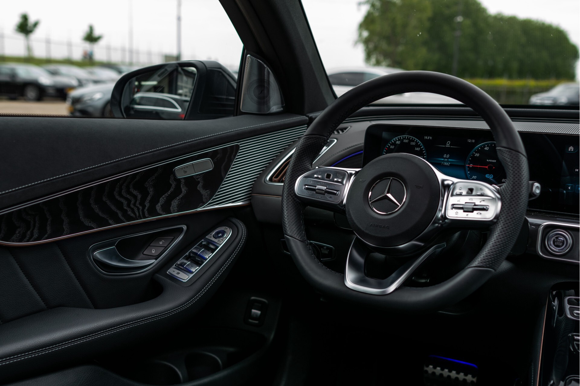 Mercedes-Benz EQC 400 4M AMG Rij-assistentie | Schuifdak | Burmester | 21"AMG | Treeplanken Foto 37