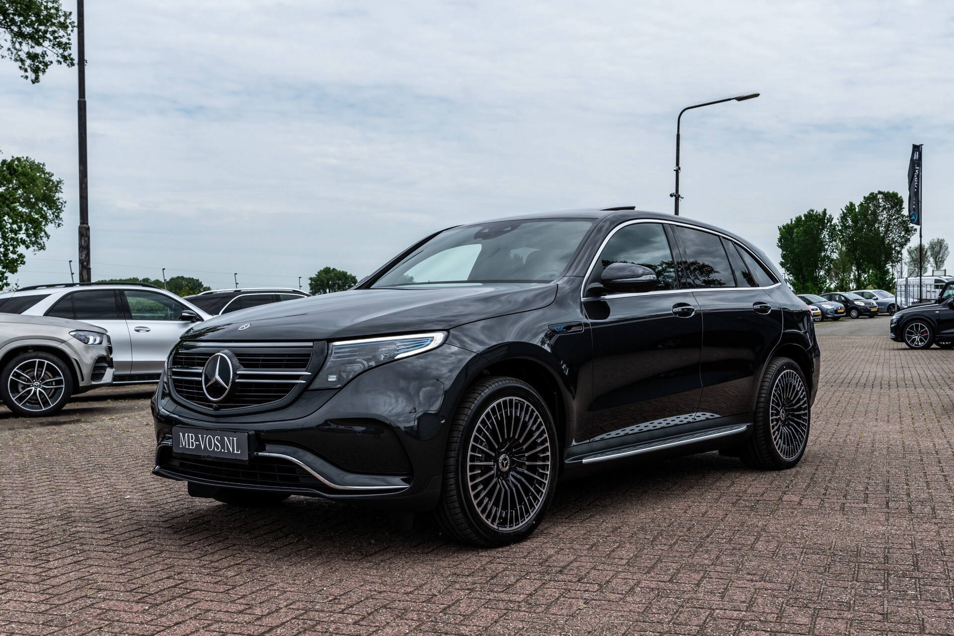 Mercedes-Benz EQC 400 4M AMG Rij-assistentie | Schuifdak | Burmester | 21"AMG | Treeplanken Foto 40