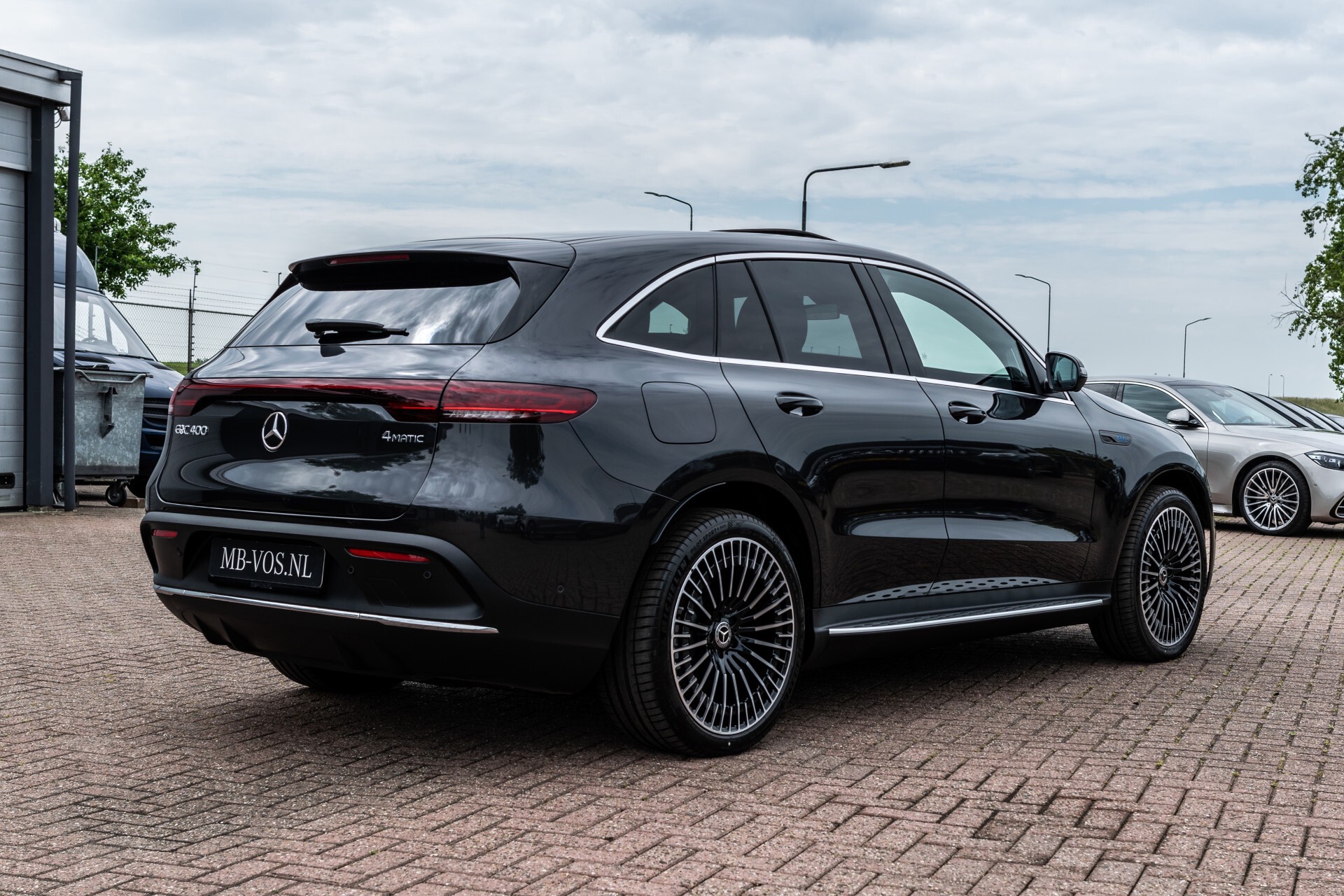 Mercedes-Benz EQC 400 4M AMG Rij-assistentie | Schuifdak | Burmester | 21"AMG | Treeplanken Foto 42