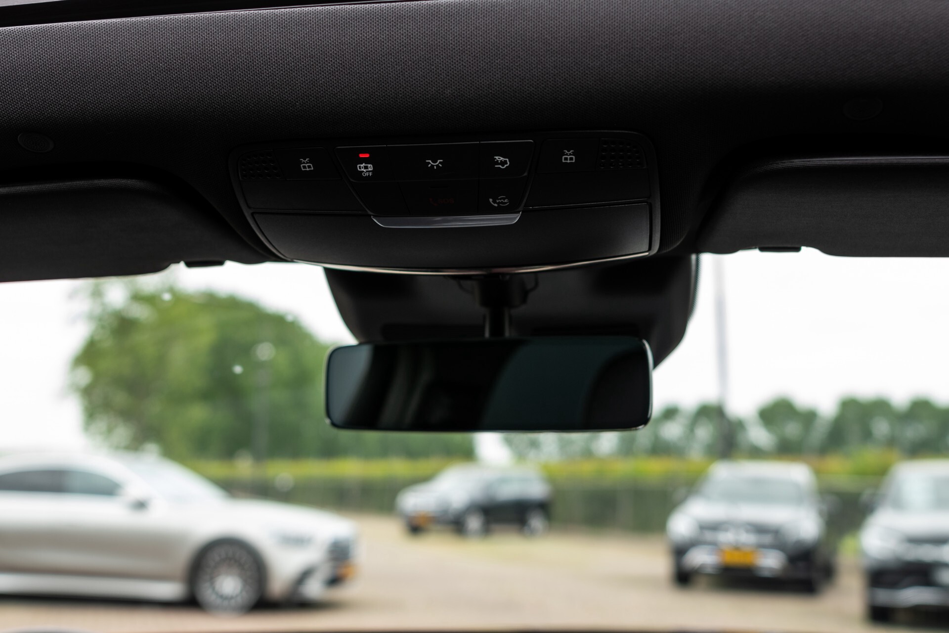 Mercedes-Benz EQC 400 4M AMG Rij-assistentie | Schuifdak | Burmester | 21"AMG | Treeplanken Foto 44