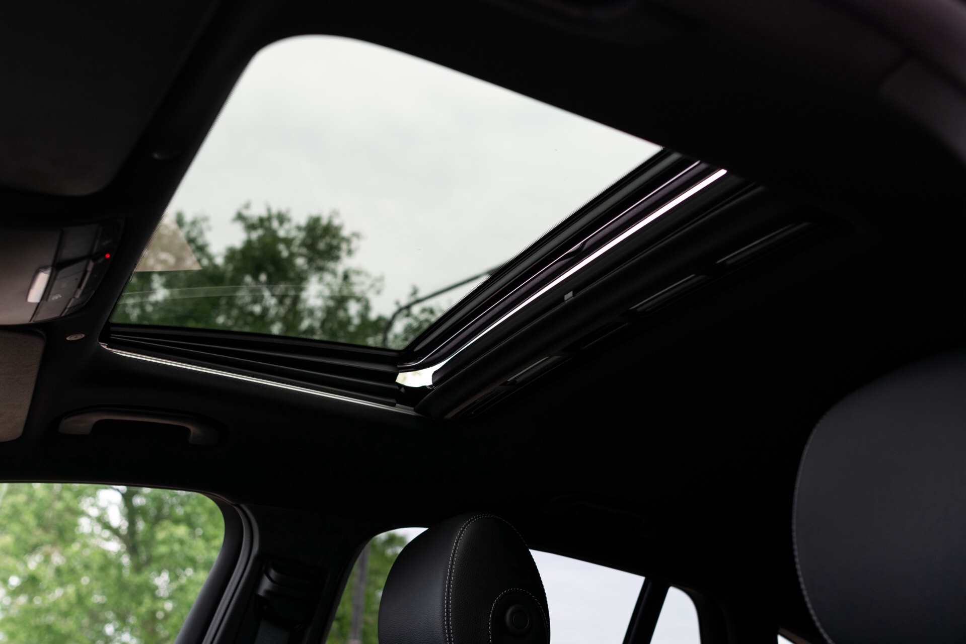 Mercedes-Benz EQC 400 4M AMG Rij-assistentie | Schuifdak | Burmester | 21"AMG | Treeplanken Foto 45