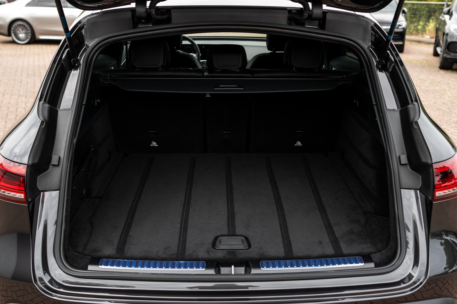 Mercedes-Benz EQC 400 4M AMG Rij-assistentie | Schuifdak | Burmester | 21"AMG | Treeplanken Foto 47