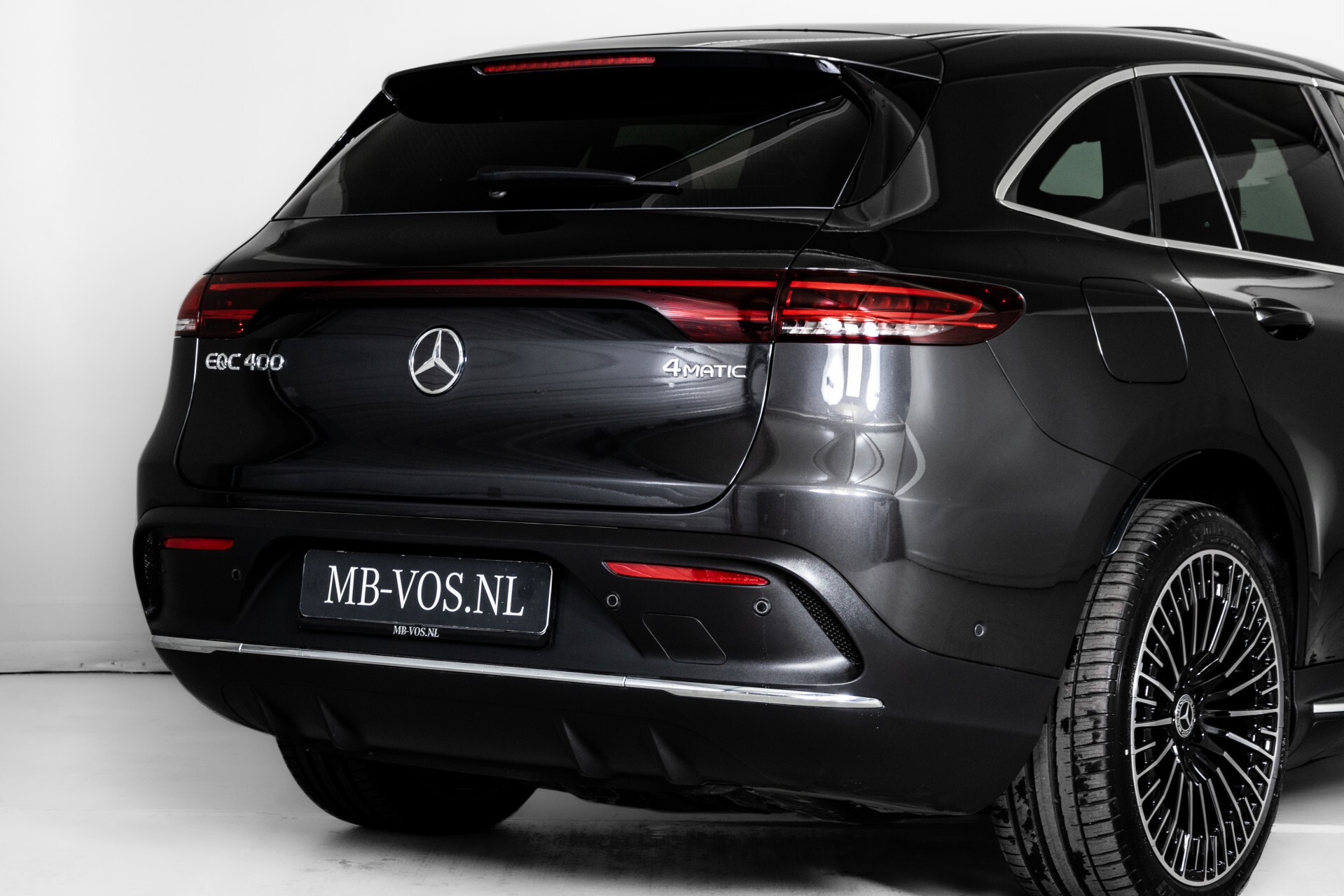 Mercedes-Benz EQC 400 4M AMG Rij-assistentie | Schuifdak | Burmester | 21"AMG | Treeplanken Foto 49