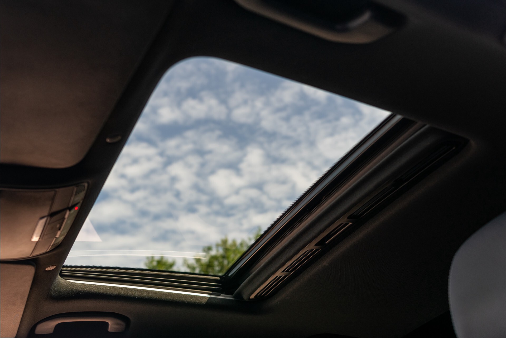 Mercedes-Benz EQC 400 4M AMG Rij-assistentie | Schuifdak | Burmester | 21"AMG | Keyless-Go Foto 31