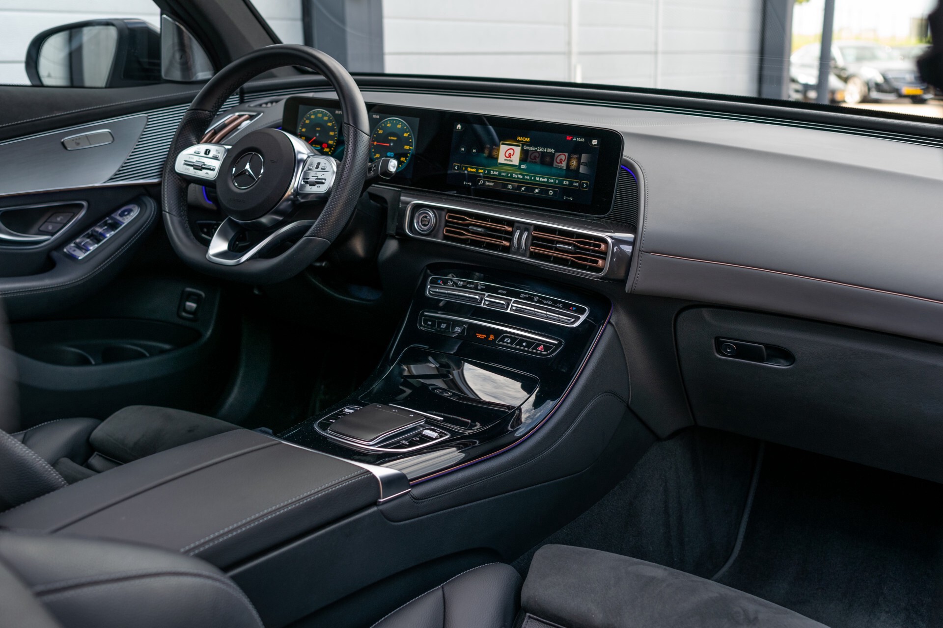 Mercedes-Benz EQC 400 4M AMG Rij-assistentie | Schuifdak | Burmester | 21"AMG | Keyless-Go Foto 7