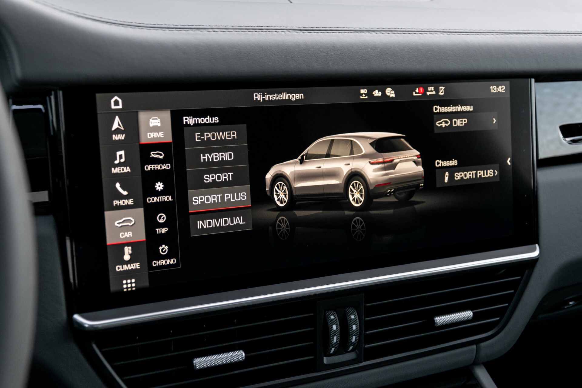 Porsche Cayenne 3.0 E-Hybrid Sport Design Luchtvering/Adaptive Cruise/Keyless/Panorama/Adaptieve stoelen Aut8 Foto 19