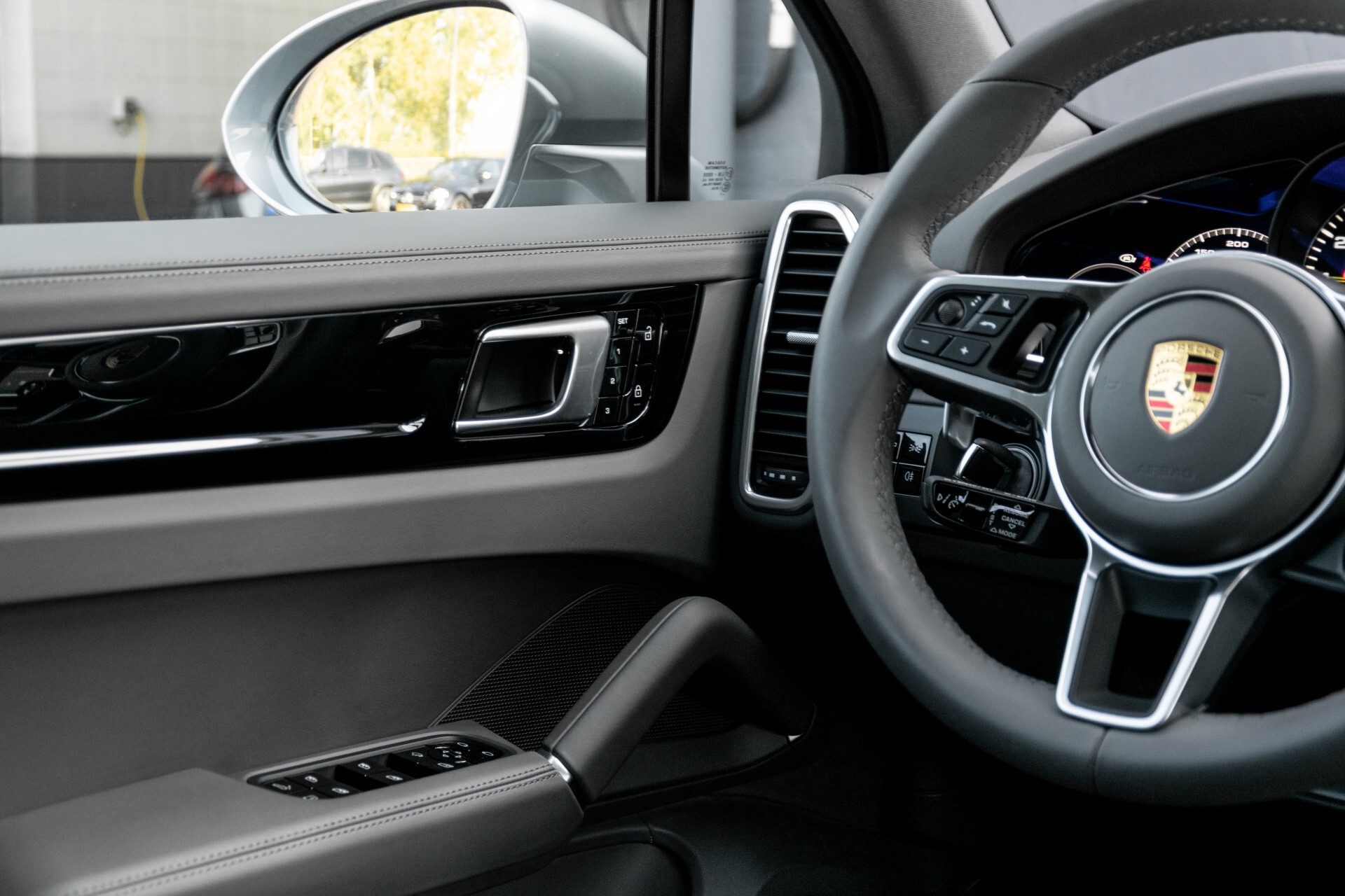 Porsche Cayenne 3.0 E-Hybrid Sport Design Luchtvering/Adaptive Cruise/Keyless/Panorama/Adaptieve stoelen Aut8 Foto 24