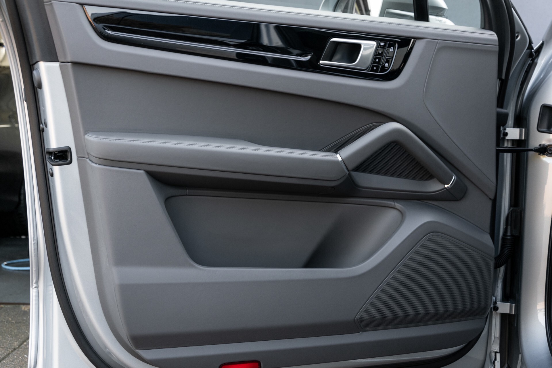 Porsche Cayenne 3.0 E-Hybrid Sport Design Luchtvering/Adaptive Cruise/Keyless/Panorama/Adaptieve stoelen Aut8 Foto 26