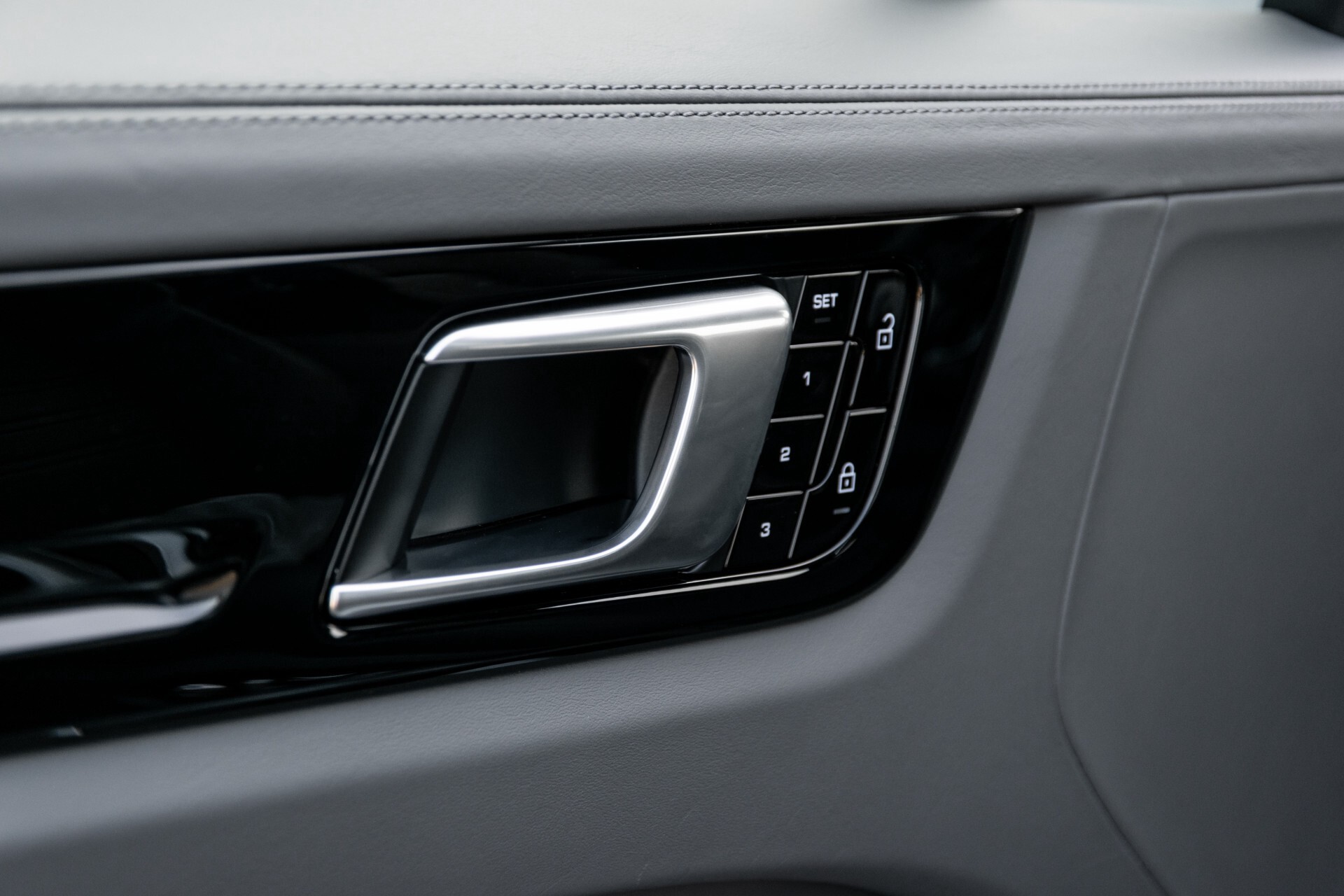 Porsche Cayenne 3.0 E-Hybrid Sport Design Luchtvering/Adaptive Cruise/Keyless/Panorama/Adaptieve stoelen Aut8 Foto 30