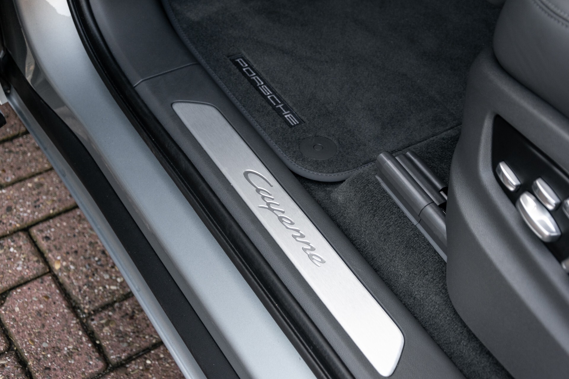 Porsche Cayenne 3.0 E-Hybrid Sport Design Luchtvering/Adaptive Cruise/Keyless/Panorama/Adaptieve stoelen Aut8 Foto 32