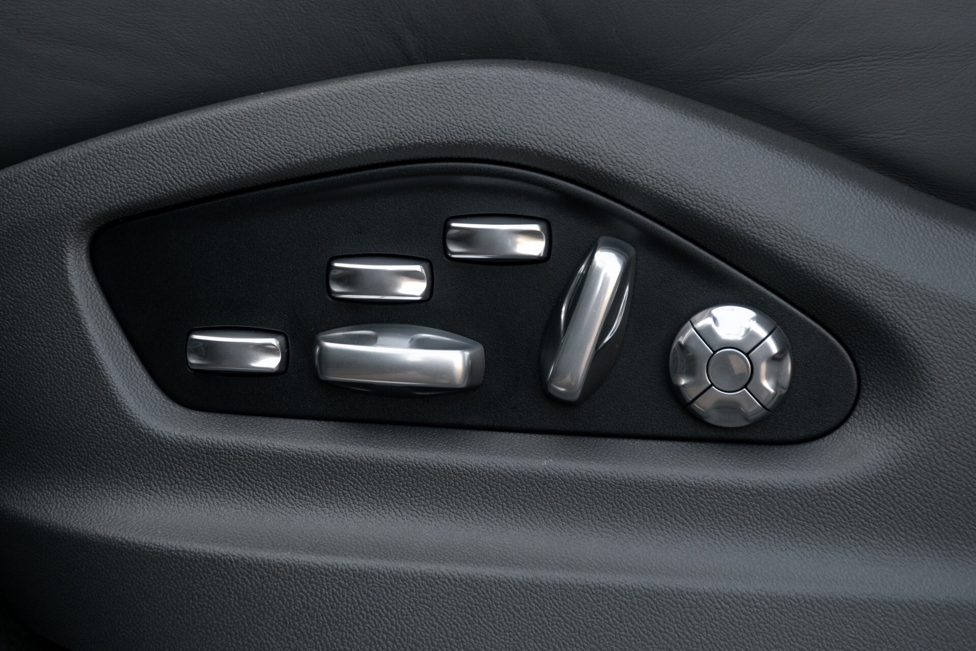 Porsche Cayenne 3.0 E-Hybrid Sport Design Luchtvering/Adaptive Cruise/Keyless/Panorama/Adaptieve stoelen Aut8 Foto 33