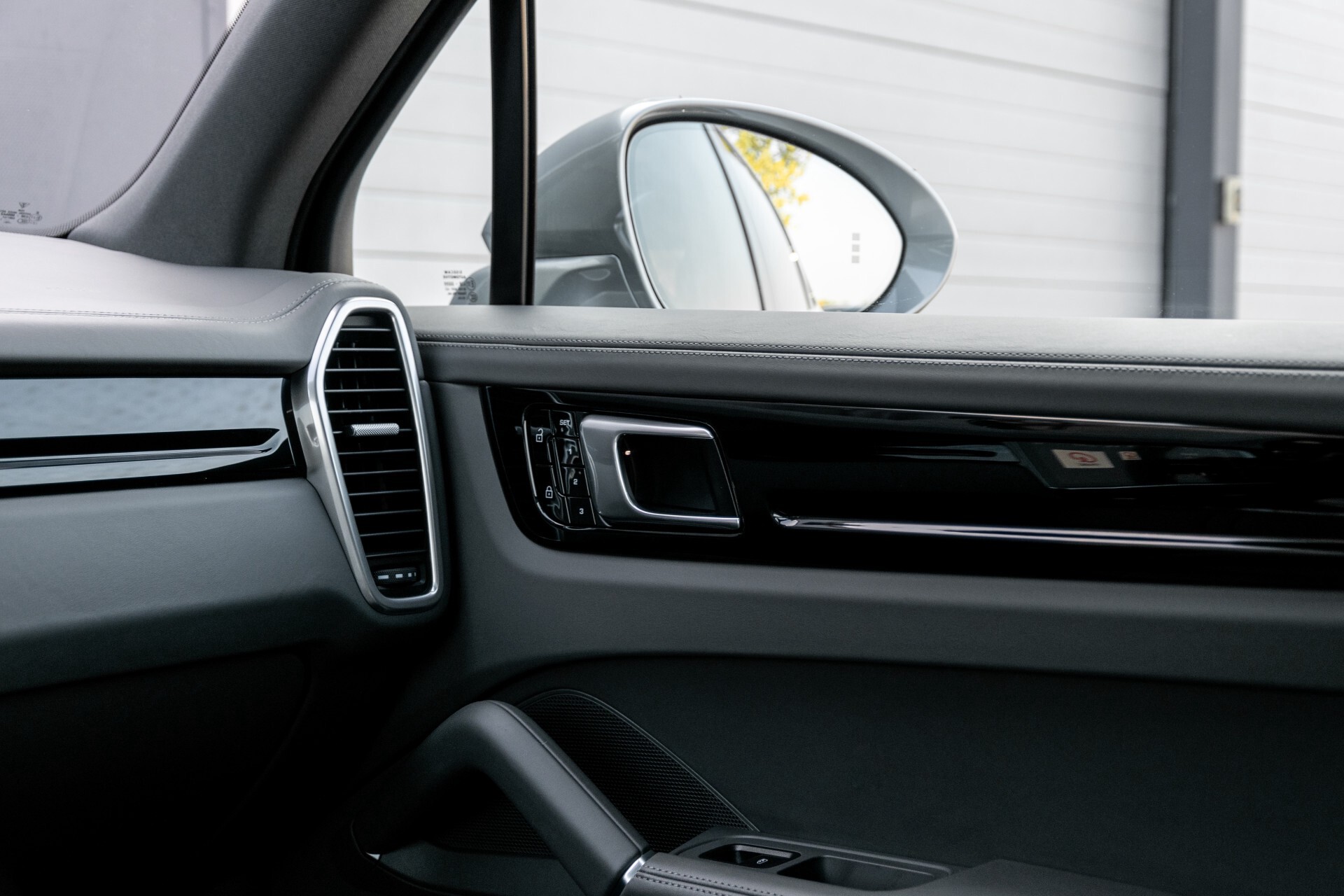 Porsche Cayenne 3.0 E-Hybrid Sport Design Luchtvering/Adaptive Cruise/Keyless/Panorama/Adaptieve stoelen Aut8 Foto 35