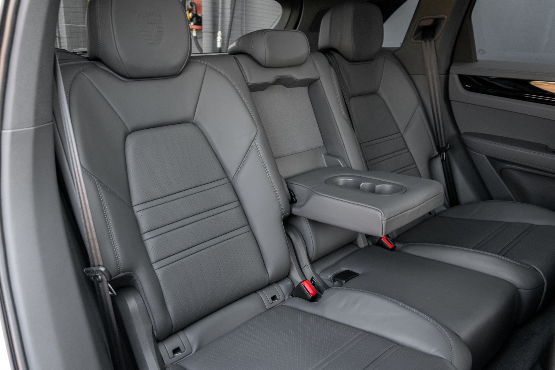 Porsche Cayenne 3.0 E-Hybrid Sport Design Luchtvering/Adaptive Cruise/Keyless/Panorama/Adaptieve stoelen Aut8 Foto 4