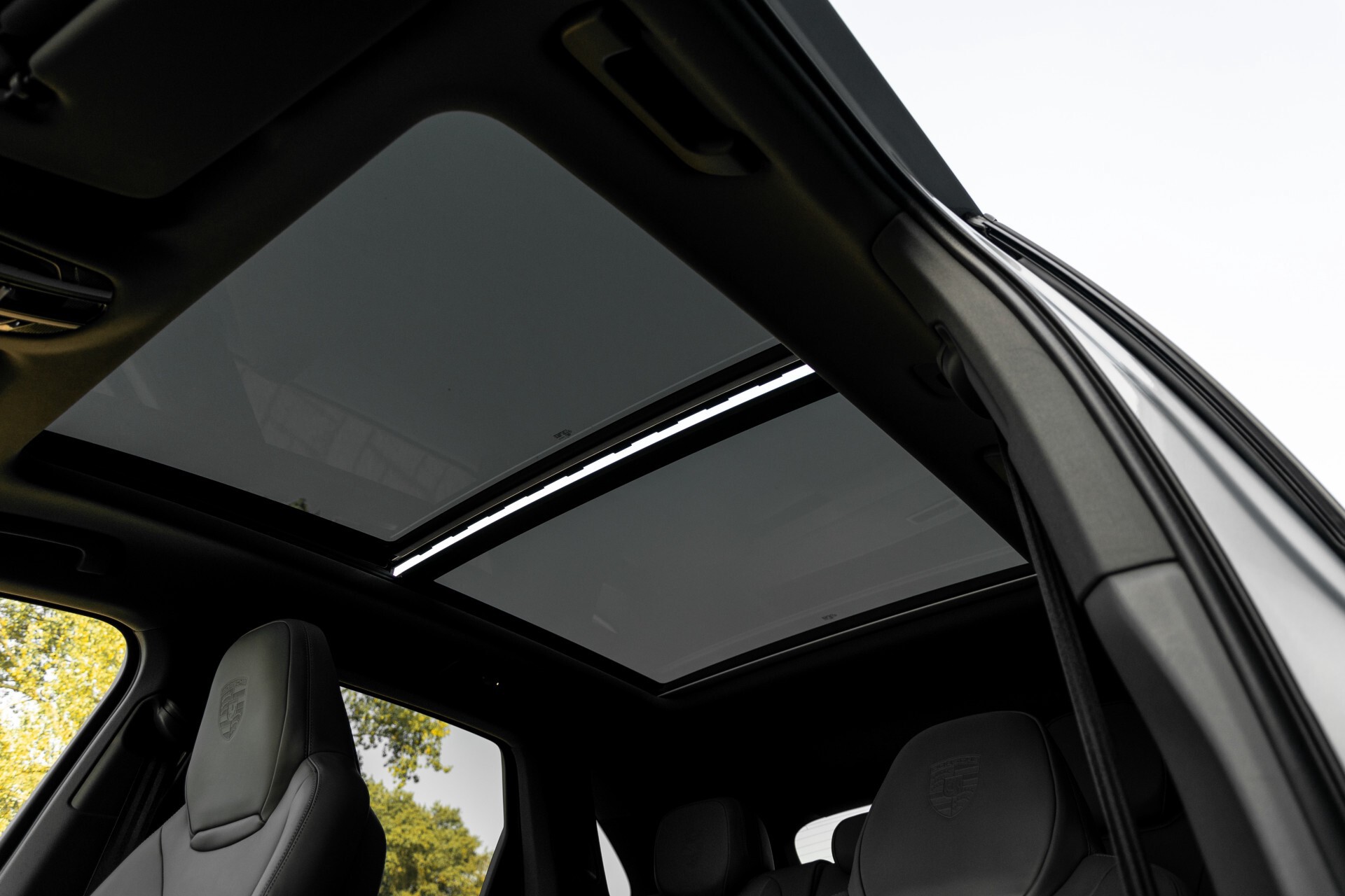 Porsche Cayenne 3.0 E-Hybrid Sport Design Luchtvering/Adaptive Cruise/Keyless/Panorama/Adaptieve stoelen Aut8 Foto 44