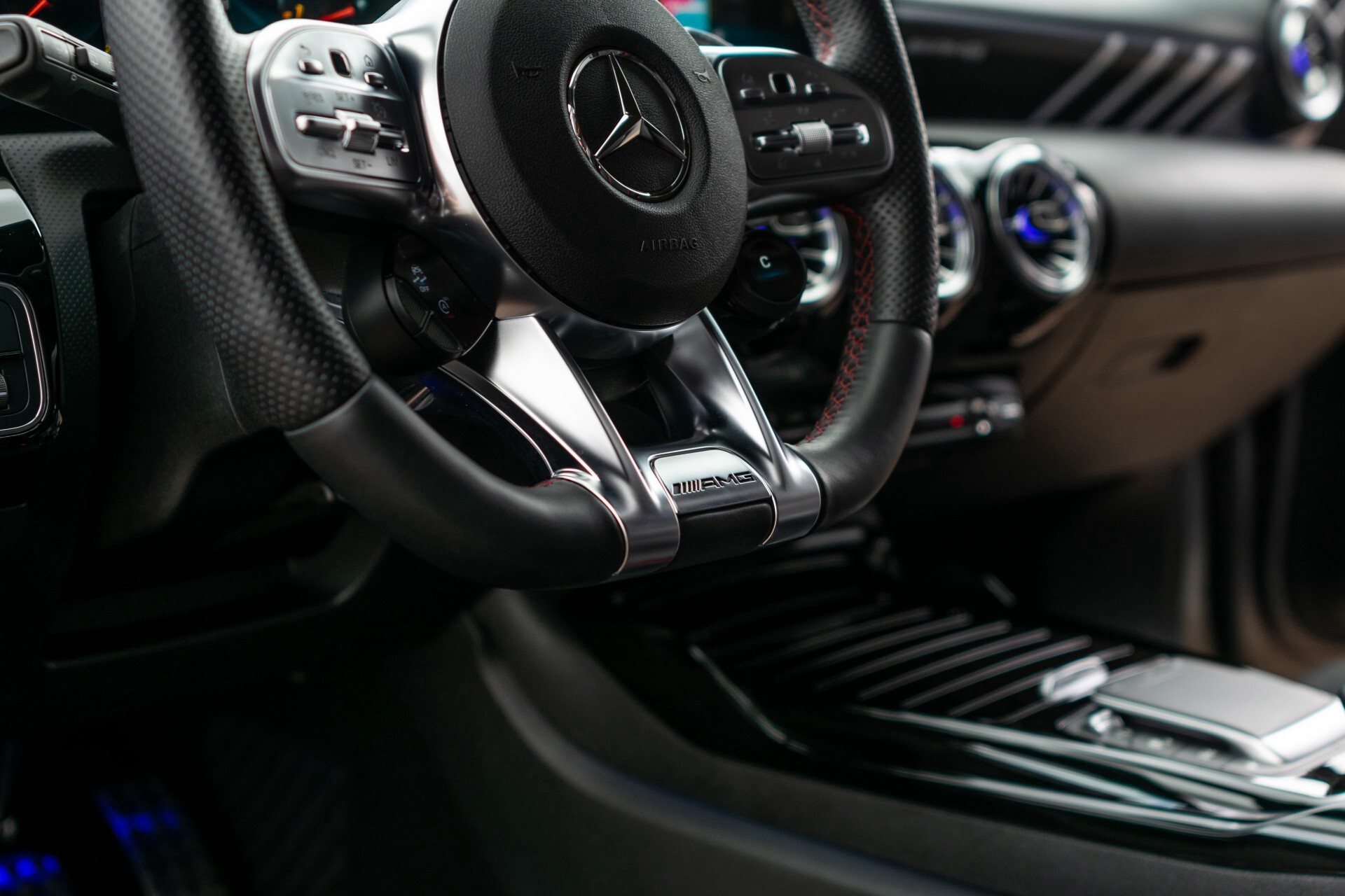 Mercedes-Benz A-Klasse A35 AMG 4M Performancestoelen | Aerodynamicapakket | 19" | Burmester | Night Foto 18