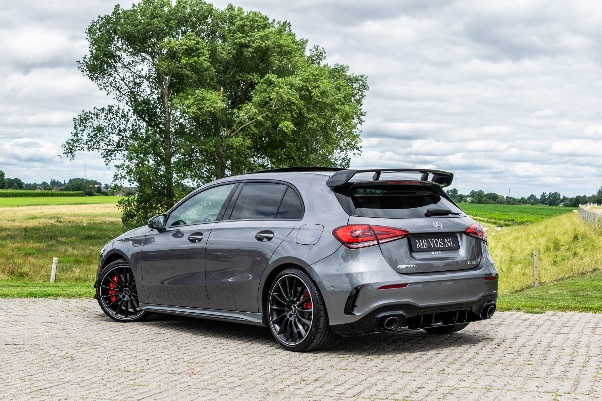Mercedes-Benz A-Klasse A35 AMG 4M Performancestoelen | Aerodynamicapakket | 19" | Burmester | Night Foto 39