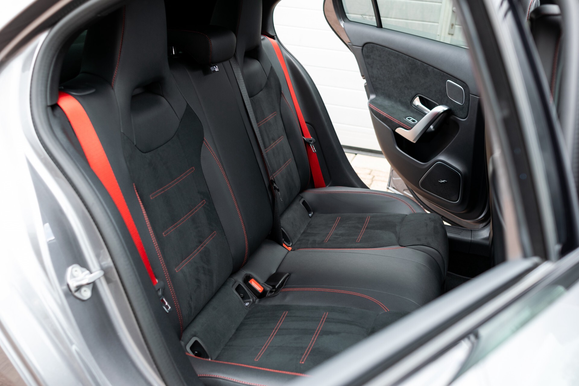 Mercedes-Benz A-Klasse A35 AMG 4M Performancestoelen | Aerodynamicapakket | 19" | Burmester | Night Foto 4
