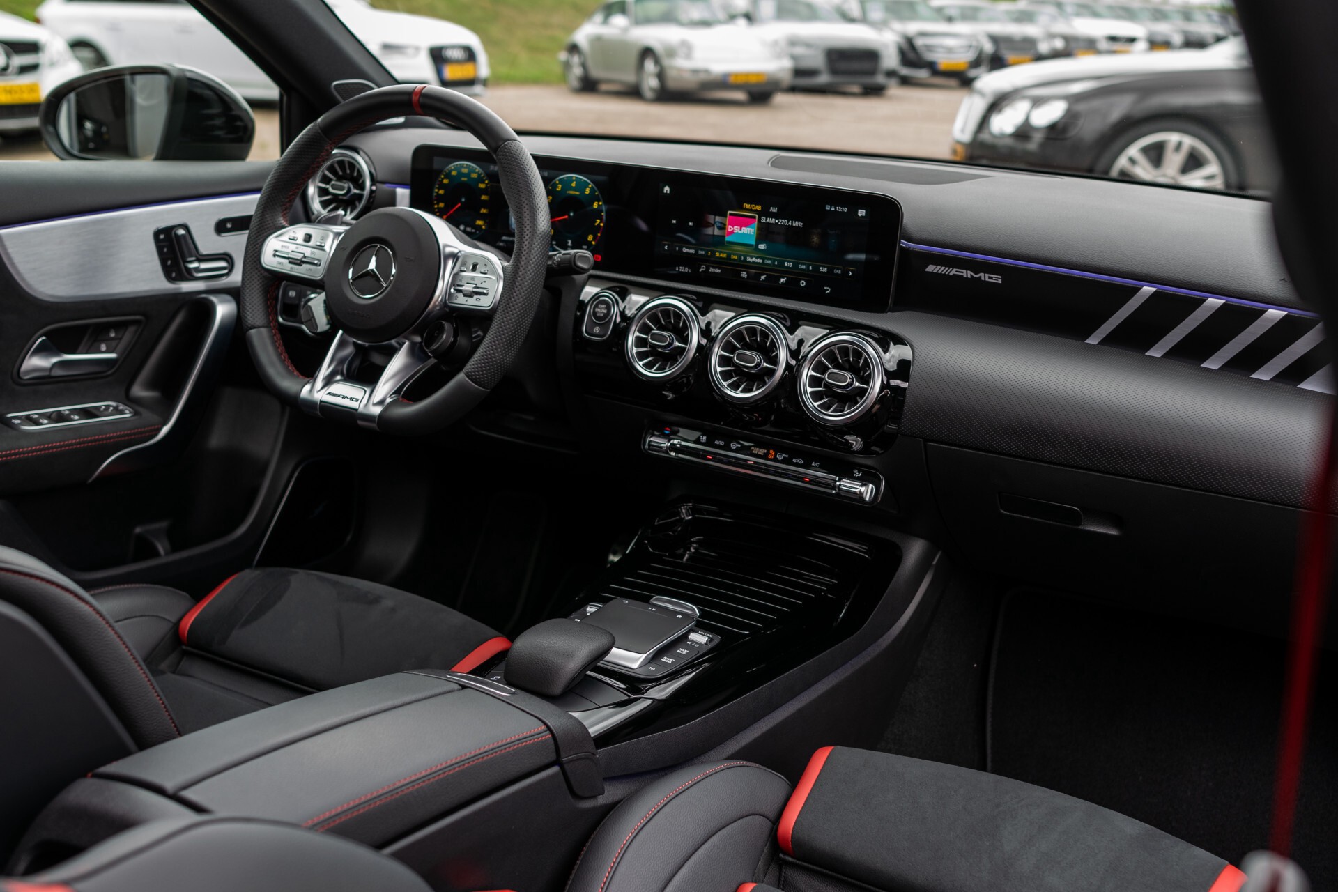 Mercedes-Benz A-Klasse A35 AMG 4M Performancestoelen | Aerodynamicapakket | 19" | Burmester | Night Foto 5