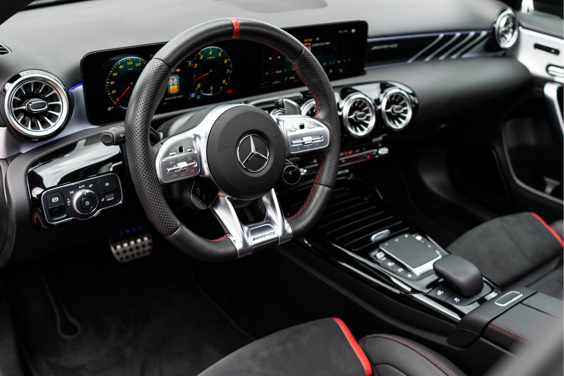 Mercedes-Benz A-Klasse A35 AMG 4M Performancestoelen | Aerodynamicapakket | 19" | Burmester | Night Foto 7