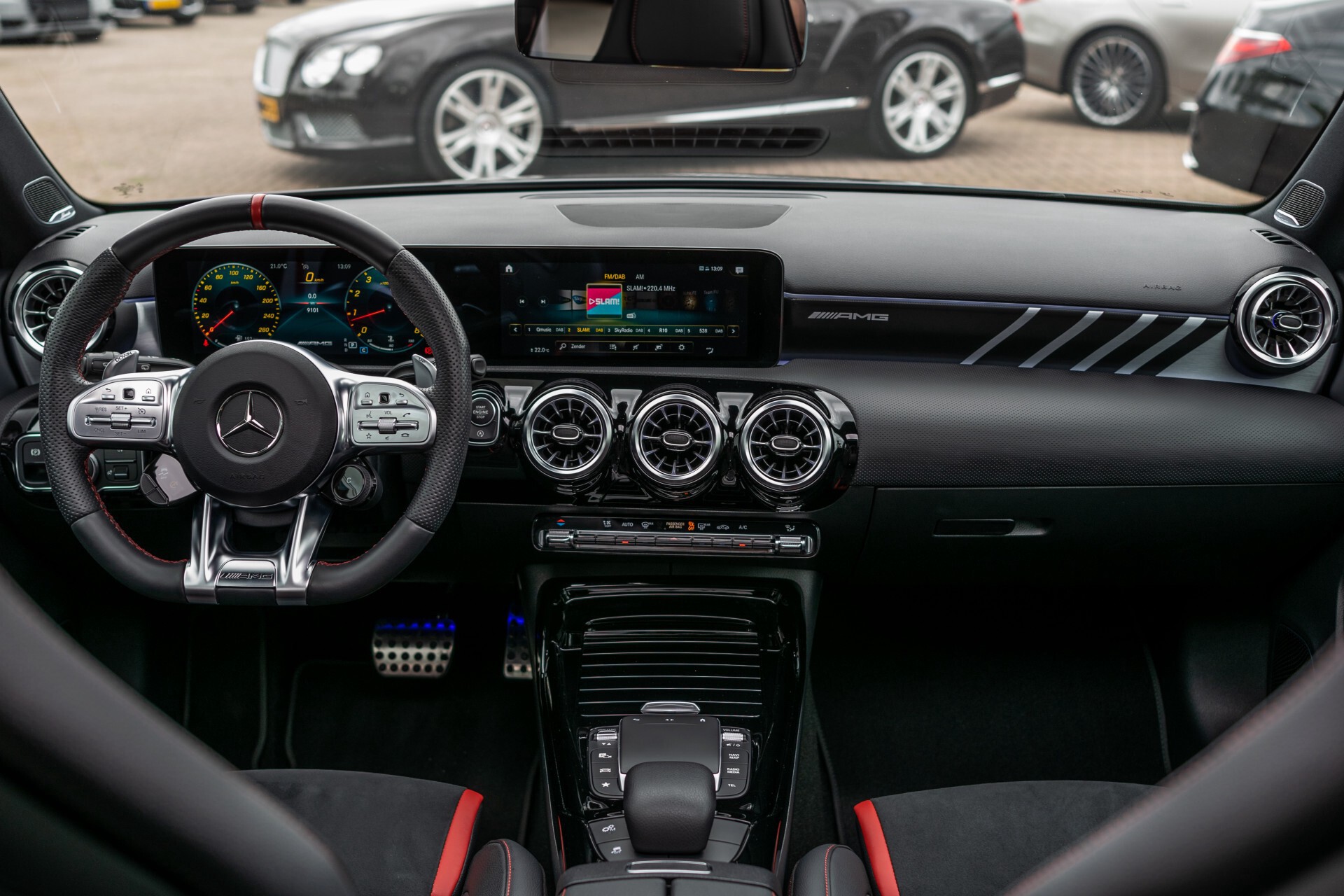 Mercedes-Benz A-Klasse A35 AMG 4M Performancestoelen | Aerodynamicapakket | 19" | Burmester | Night Foto 8