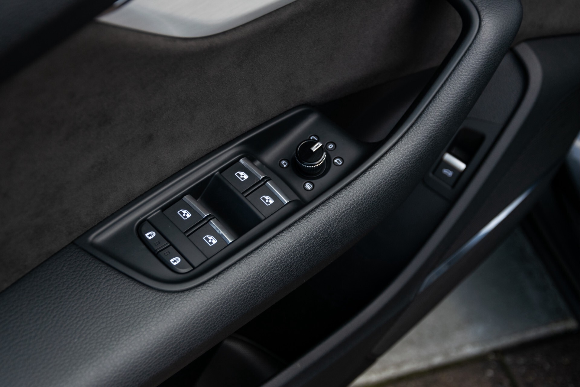 Audi Q8 50 TDI Quattro S-Line Luchtvering | AdaptiveCruise | Keyless | Matrix | HUD | Trekhaak | Garantie Aut8 Foto 11