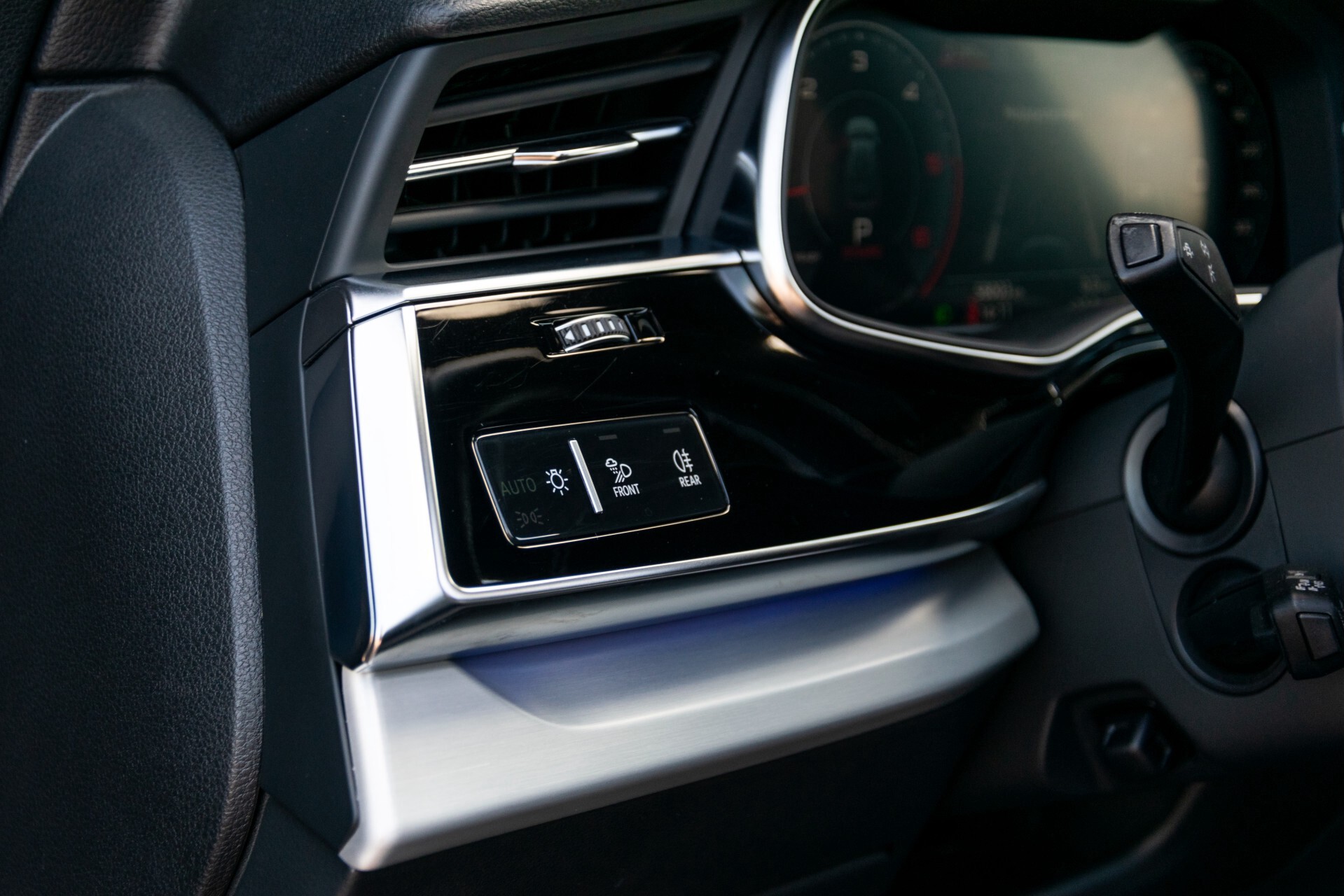 Audi Q8 50 TDI Quattro S-Line Luchtvering | AdaptiveCruise | Keyless | Matrix | HUD | Trekhaak | Garantie Aut8 Foto 15