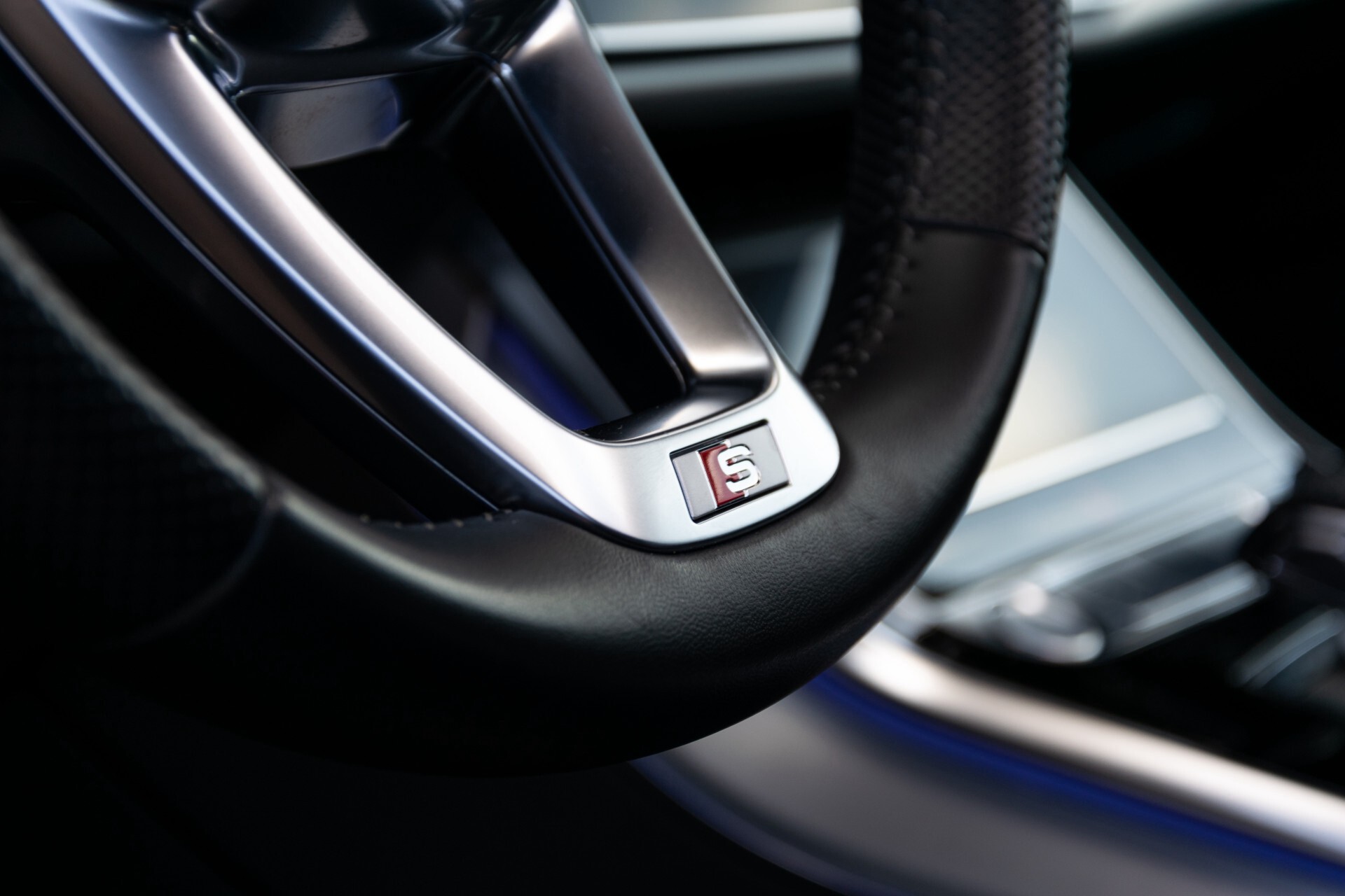 Audi Q8 50 TDI Quattro S-Line Luchtvering | AdaptiveCruise | Keyless | Matrix | HUD | Trekhaak | Garantie Aut8 Foto 17