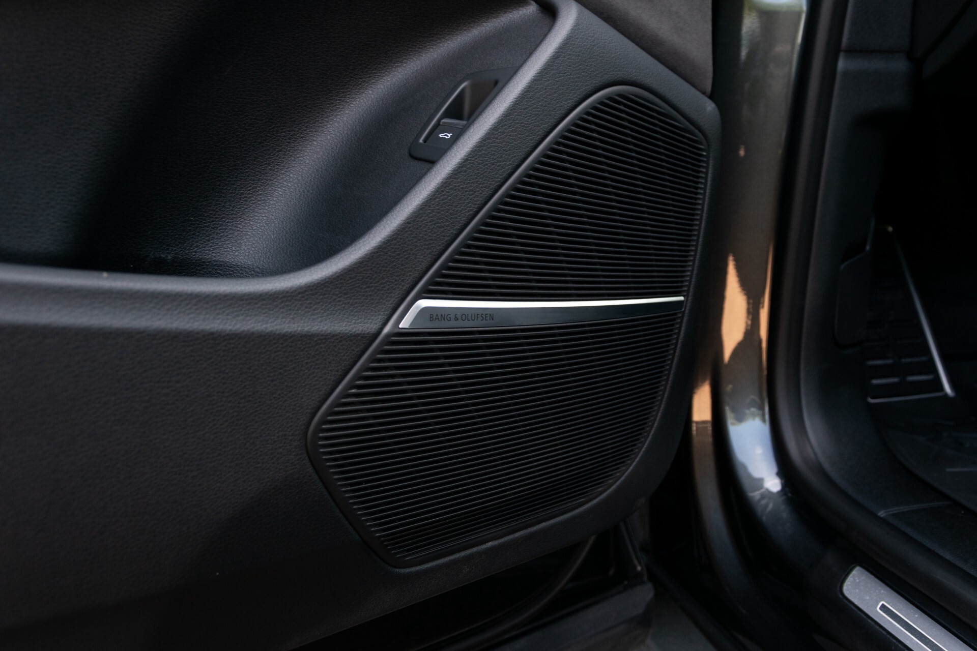 Audi Q8 50 TDI Quattro S-Line Luchtvering | AdaptiveCruise | Keyless | Matrix | HUD | Trekhaak | Garantie Aut8 Foto 23