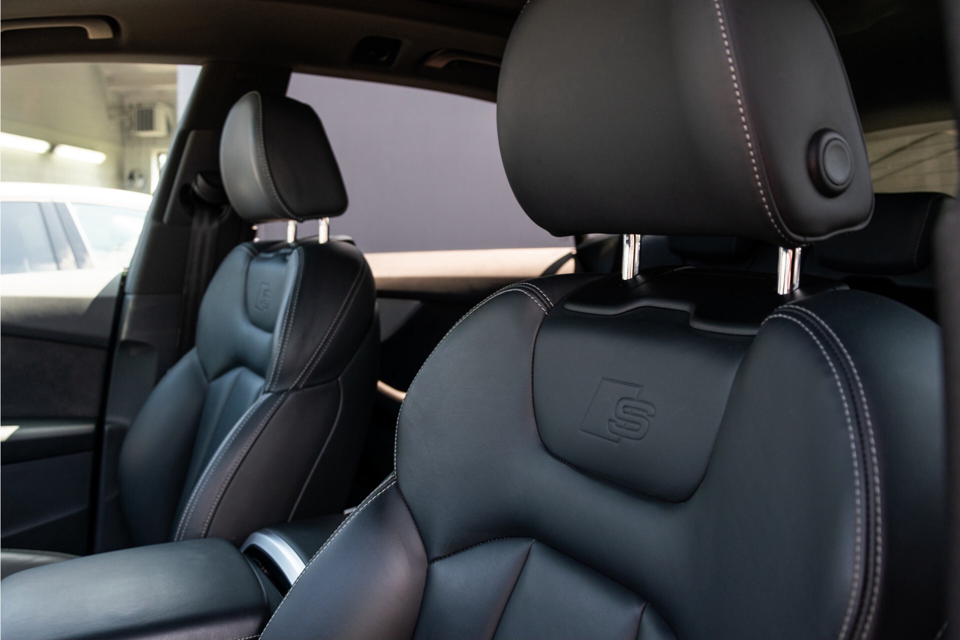 Audi Q8 50 TDI Quattro S-Line Luchtvering | AdaptiveCruise | Keyless | Matrix | HUD | Trekhaak | Garantie Aut8 Foto 24