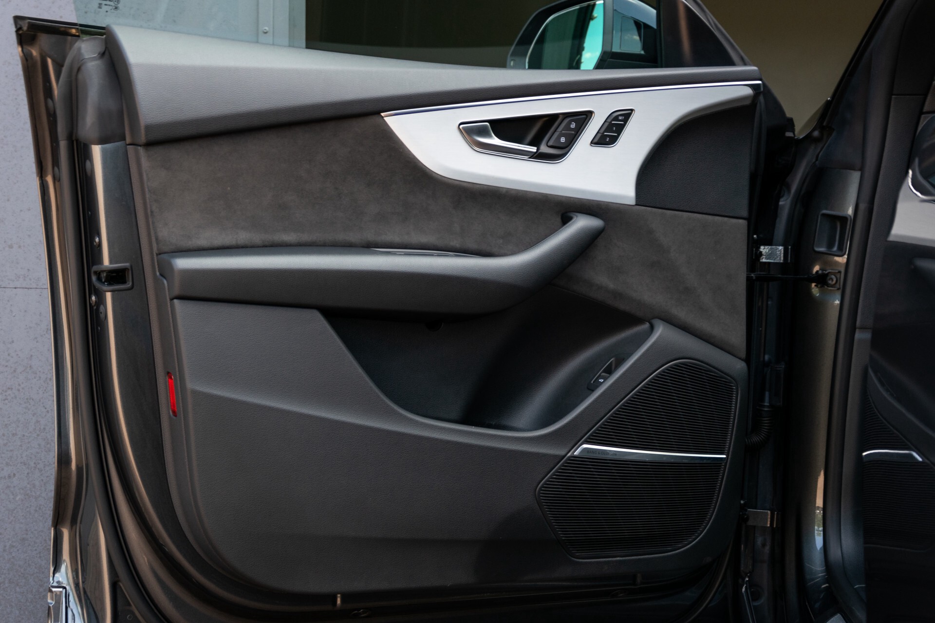 Audi Q8 50 TDI Quattro S-Line Luchtvering | AdaptiveCruise | Keyless | Matrix | HUD | Trekhaak | Garantie Aut8 Foto 9