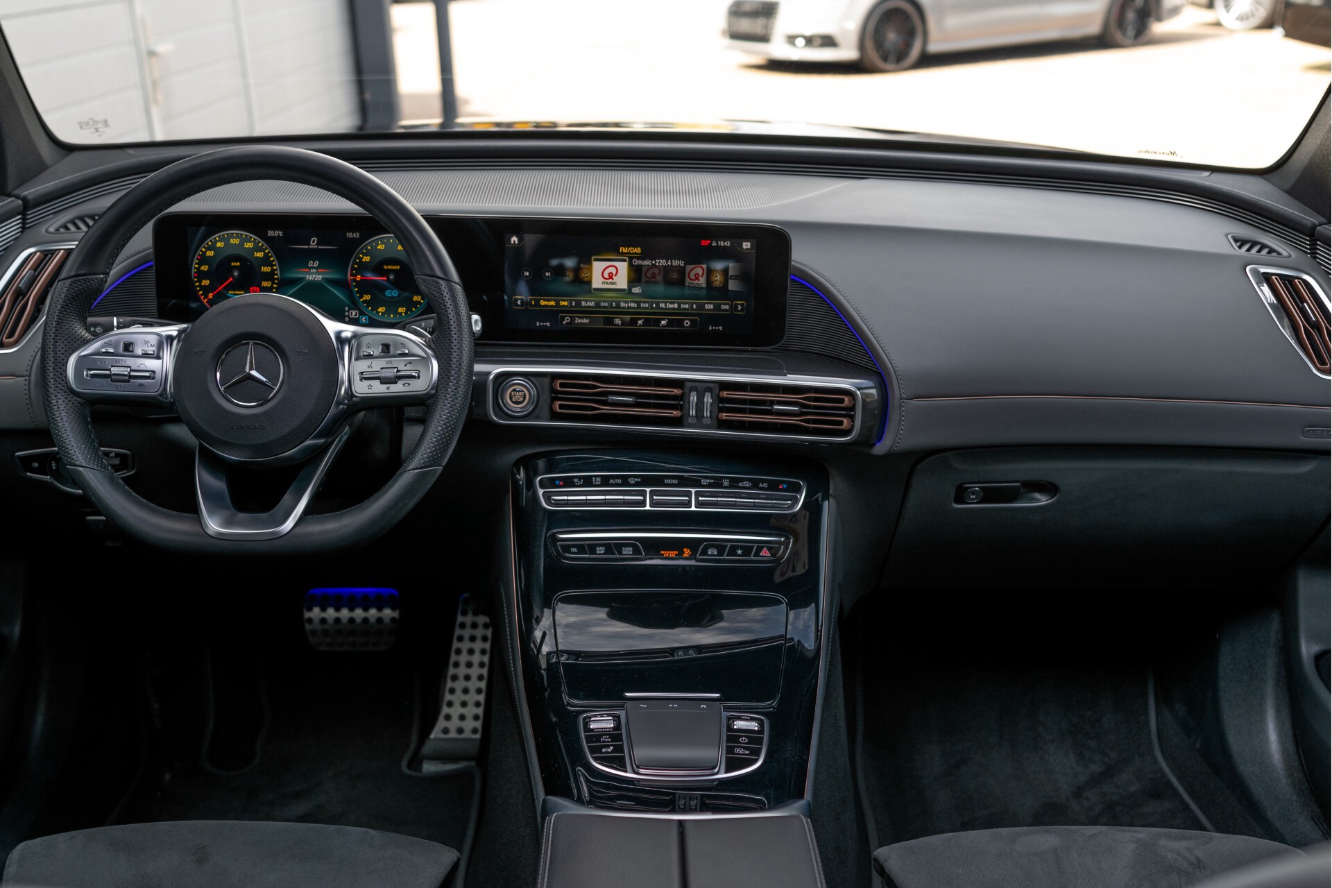 Mercedes-Benz EQC 400 4M AMG Rij-assistentie | Schuifdak | Burmester | 21"AMG | Keyless-Go Foto 5