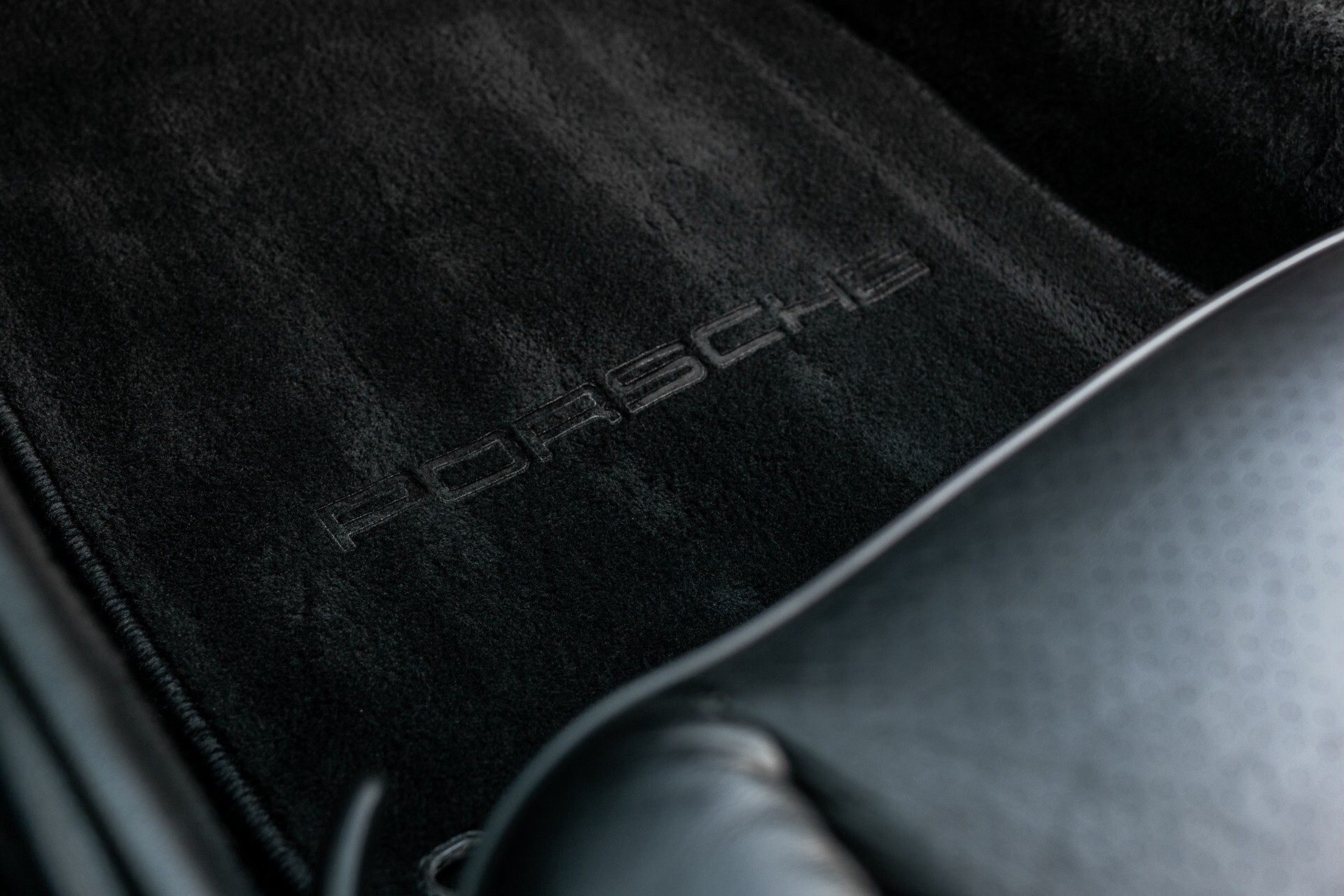 Porsche 911 3.6 Carrera 4 Coupe | Volledige Historie | 17" | Leder | Airconditioning | Sportuitlaat Foto 15