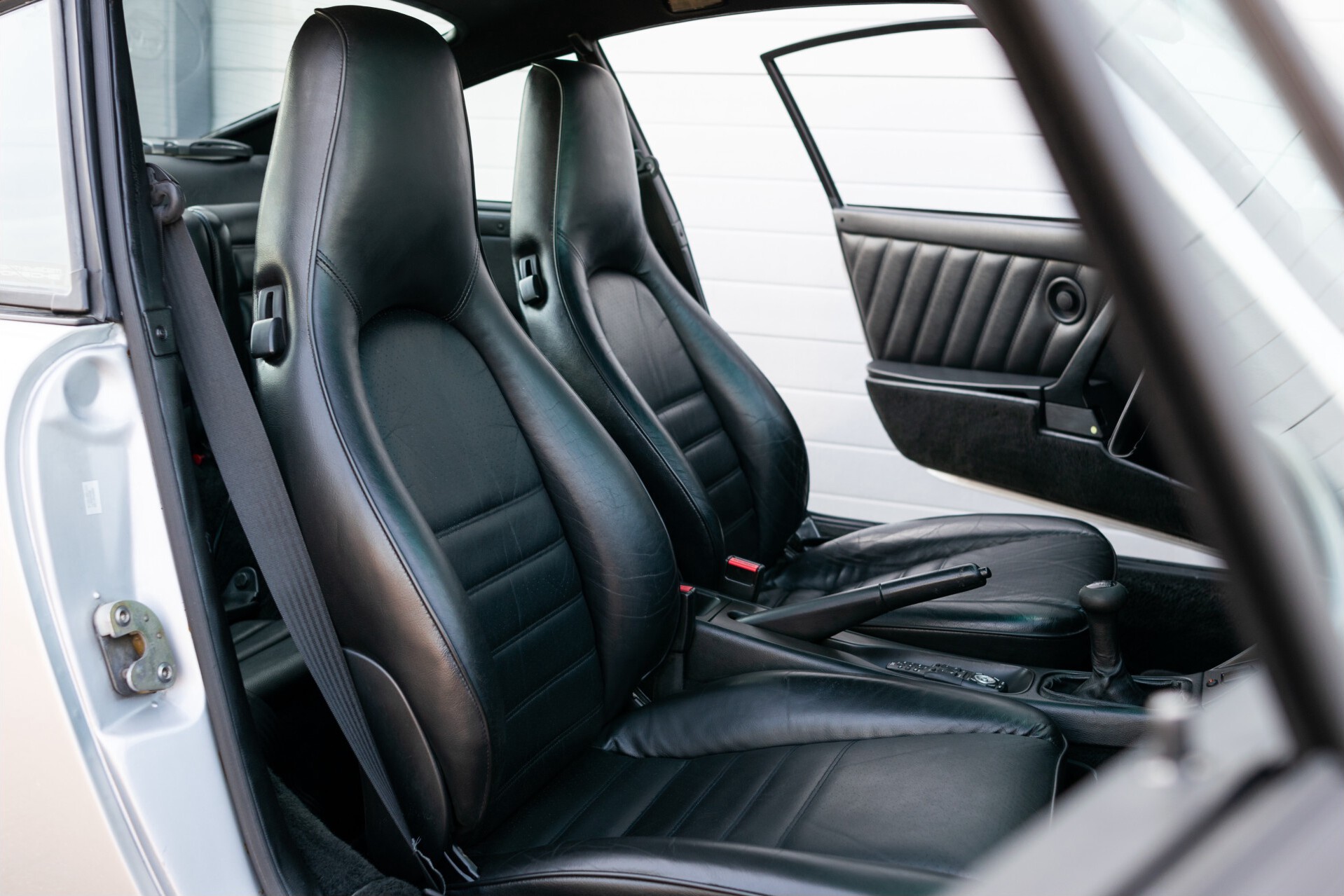 Porsche 911 3.6 Carrera 4 Coupe | Volledige Historie | 17" | Leder | Airconditioning | Sportuitlaat Foto 3