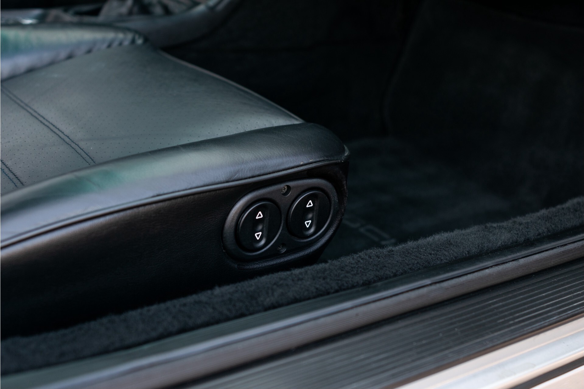 Porsche 911 3.6 Carrera 4 Coupe | Volledige Historie | 17" | Leder | Airconditioning | Sportuitlaat Foto 8