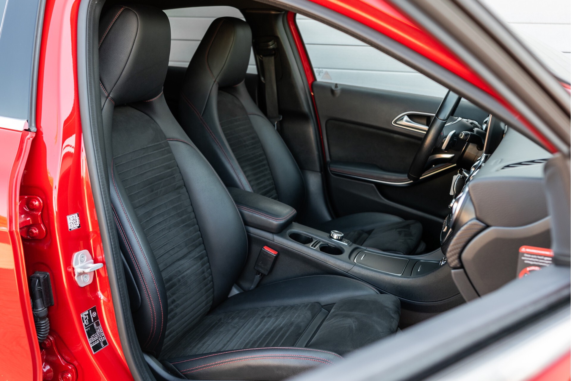 Mercedes-Benz A-Klasse 180 AMG Camera | LED | Media Display | Keyless | Stoelverwarming | Aut7 Foto 3