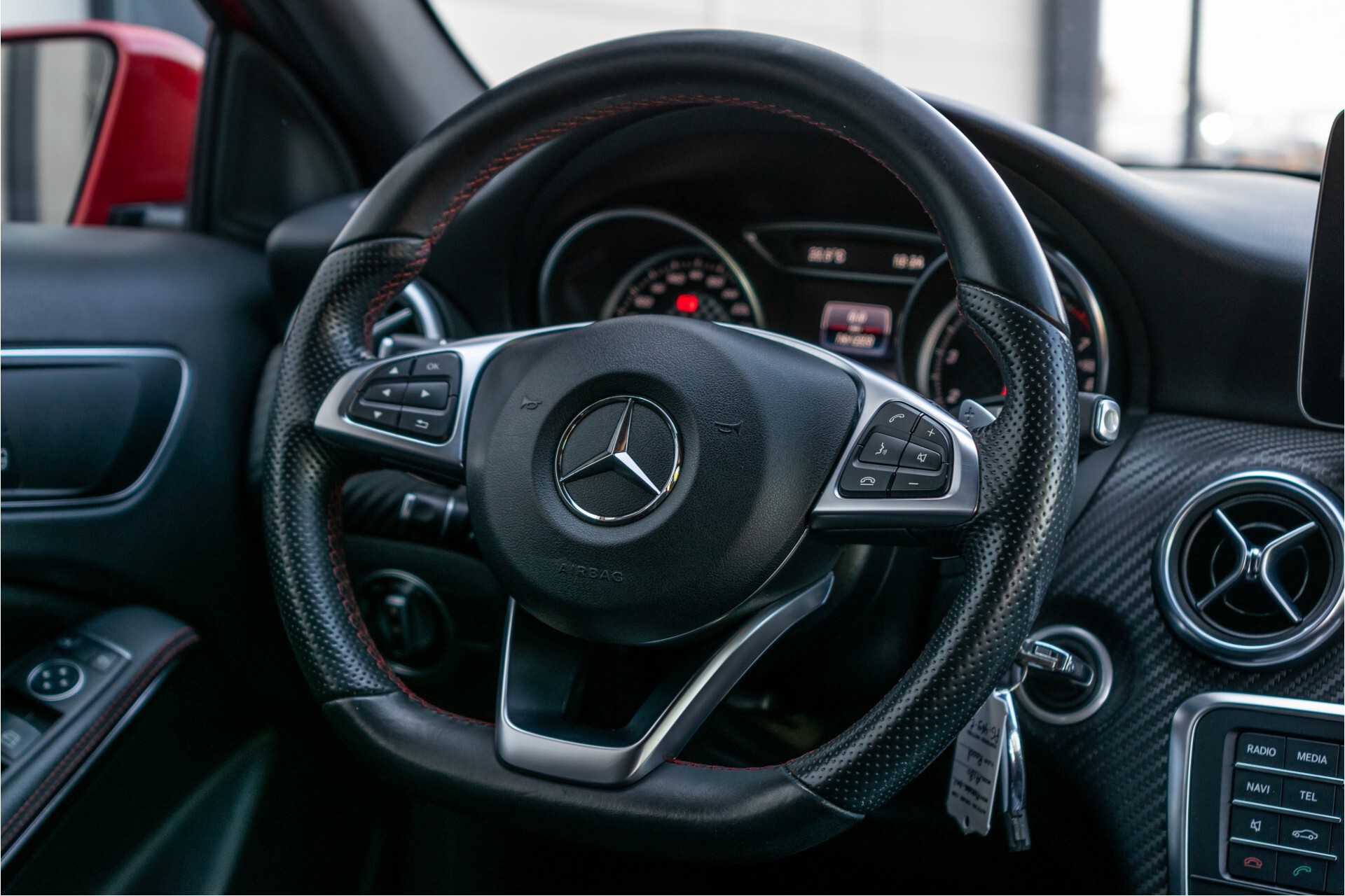 Mercedes-Benz A-Klasse 180 AMG Camera | LED | Media Display | Keyless | Stoelverwarming | Aut7 Foto 8