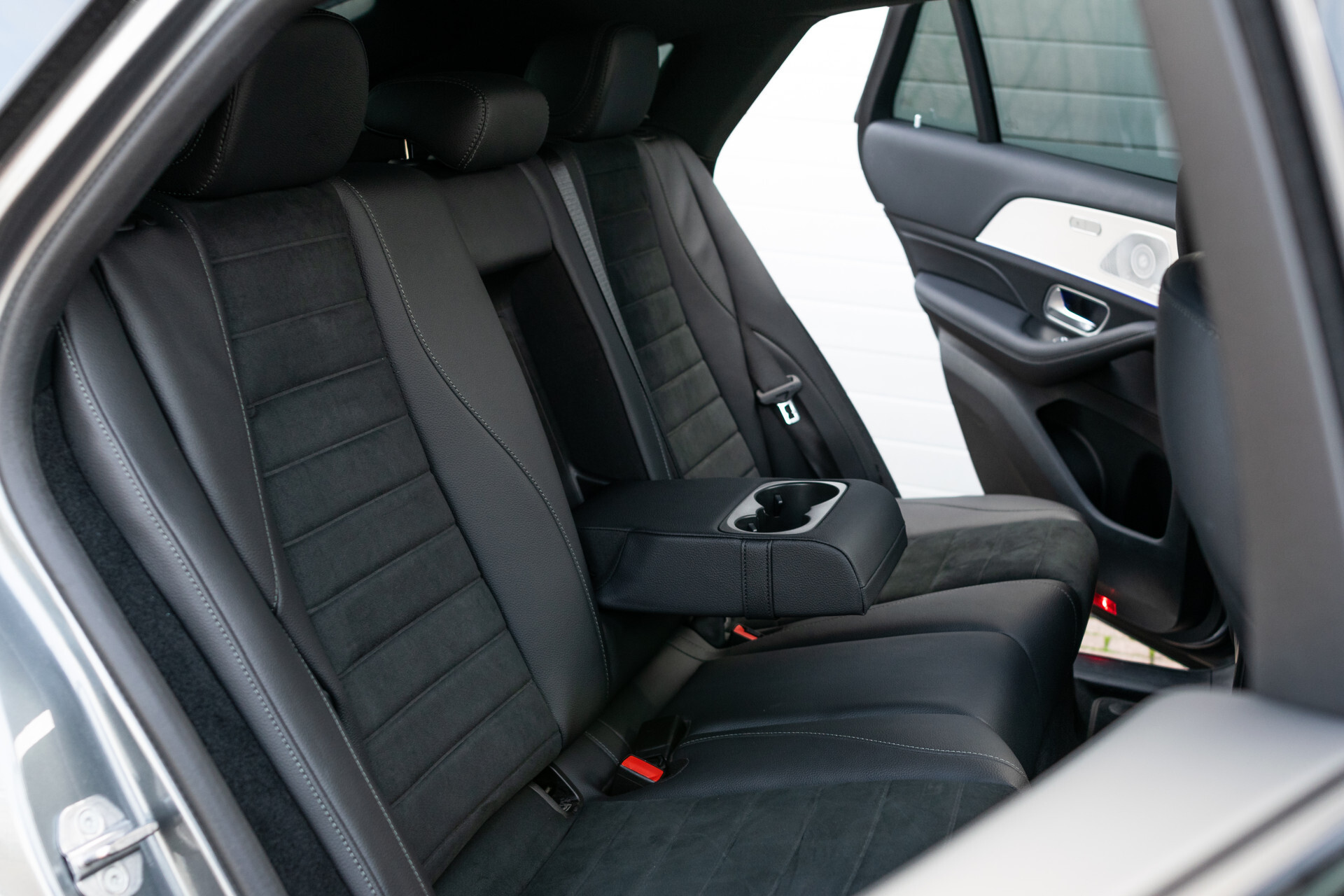 Mercedes-Benz GLE 350 e 4-M Luchtvering | AMG | Trekhaak | Keyless | Adaptive Cruise | Burmester | Night Aut9 Foto 4