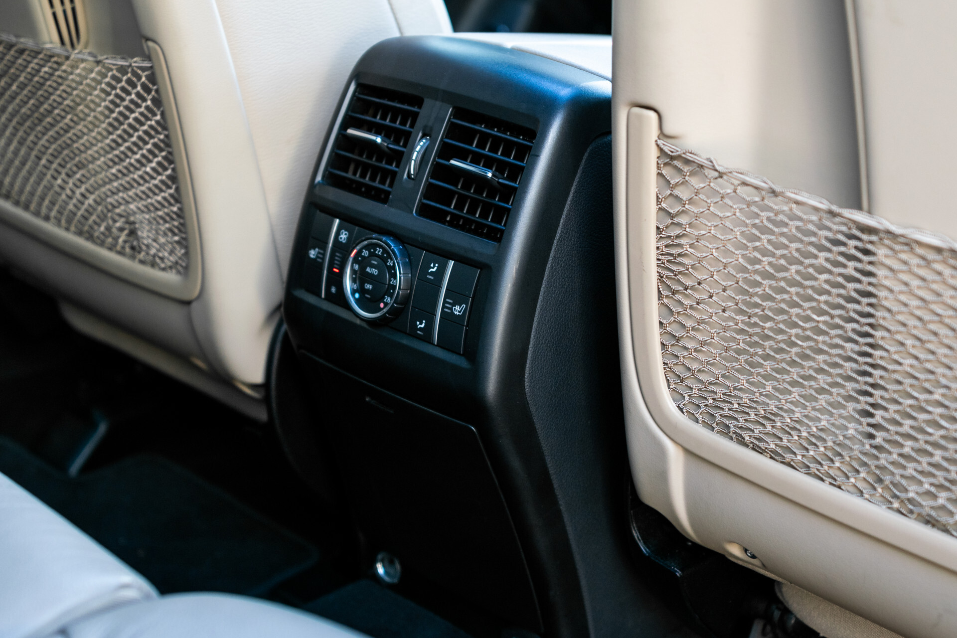 Mercedes-Benz GL-Klasse 350 Bluetec 4-M AMG | Rij-assistentie | Keyless | Massage | Entertainment | Active Curve | Sound Aut7 Foto 26