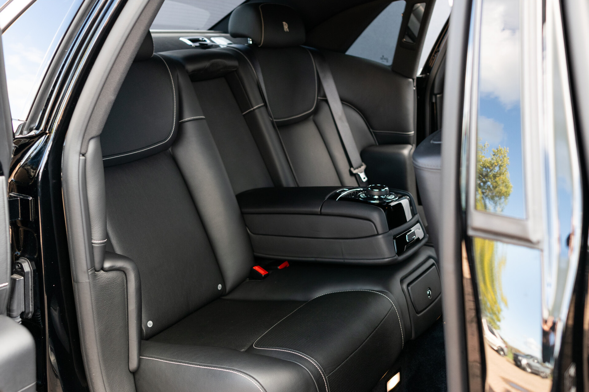 Rolls-Royce Ghost Series II 6.6 V12 Entertainment/HUD | 21" | DAB | Klaptafels | Driving Assistant Aut Foto 4