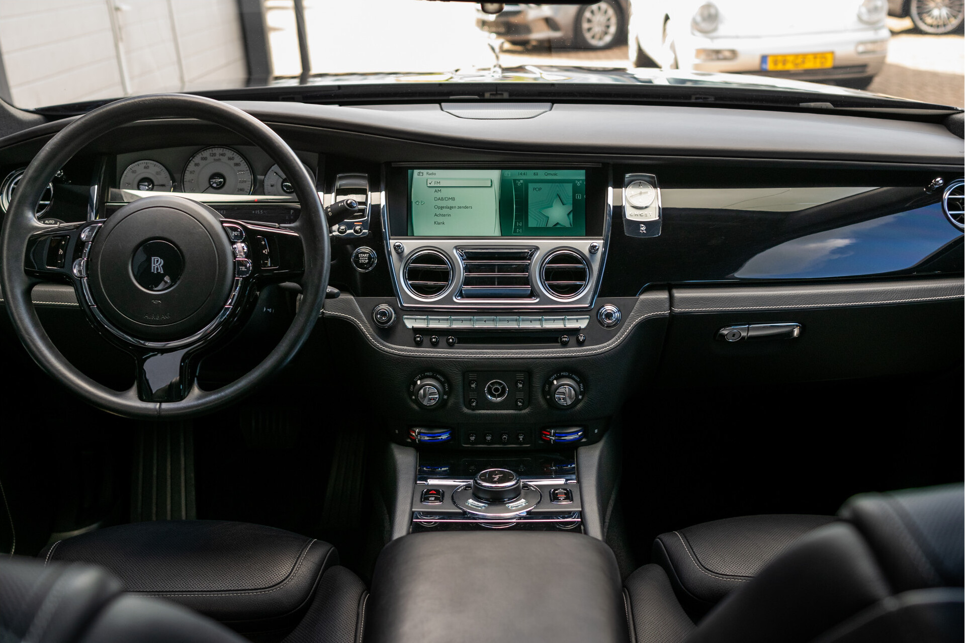 Rolls-Royce Ghost Series II 6.6 V12 Entertainment/HUD | 21" | DAB | Klaptafels | Driving Assistant Aut Foto 8