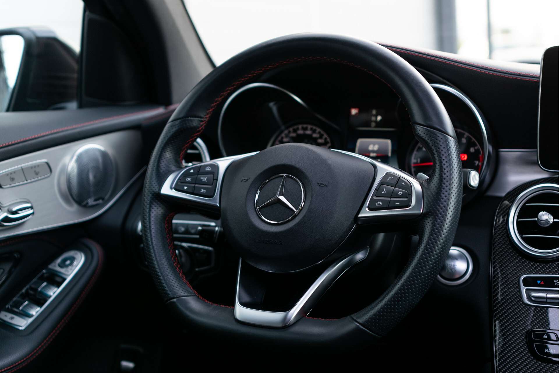 Mercedes-Benz GLC Coupé 43 AMG 4-M Carbon | Designo lak | Distronic | Keyless | Burmester | HUD | Stoelventilatie | 21" Foto 28