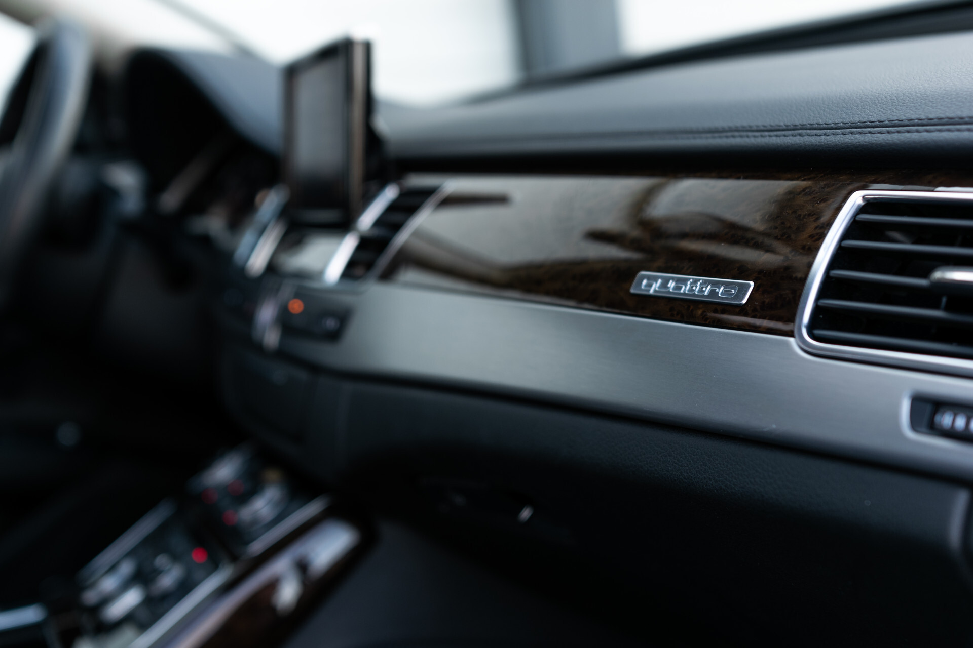 Audi A8 4.2 TDI Quattro Design Selection | Standkachel | Nachtzicht | Rij-assistentie | Keyless | Massage/Trekhaak Foto 27