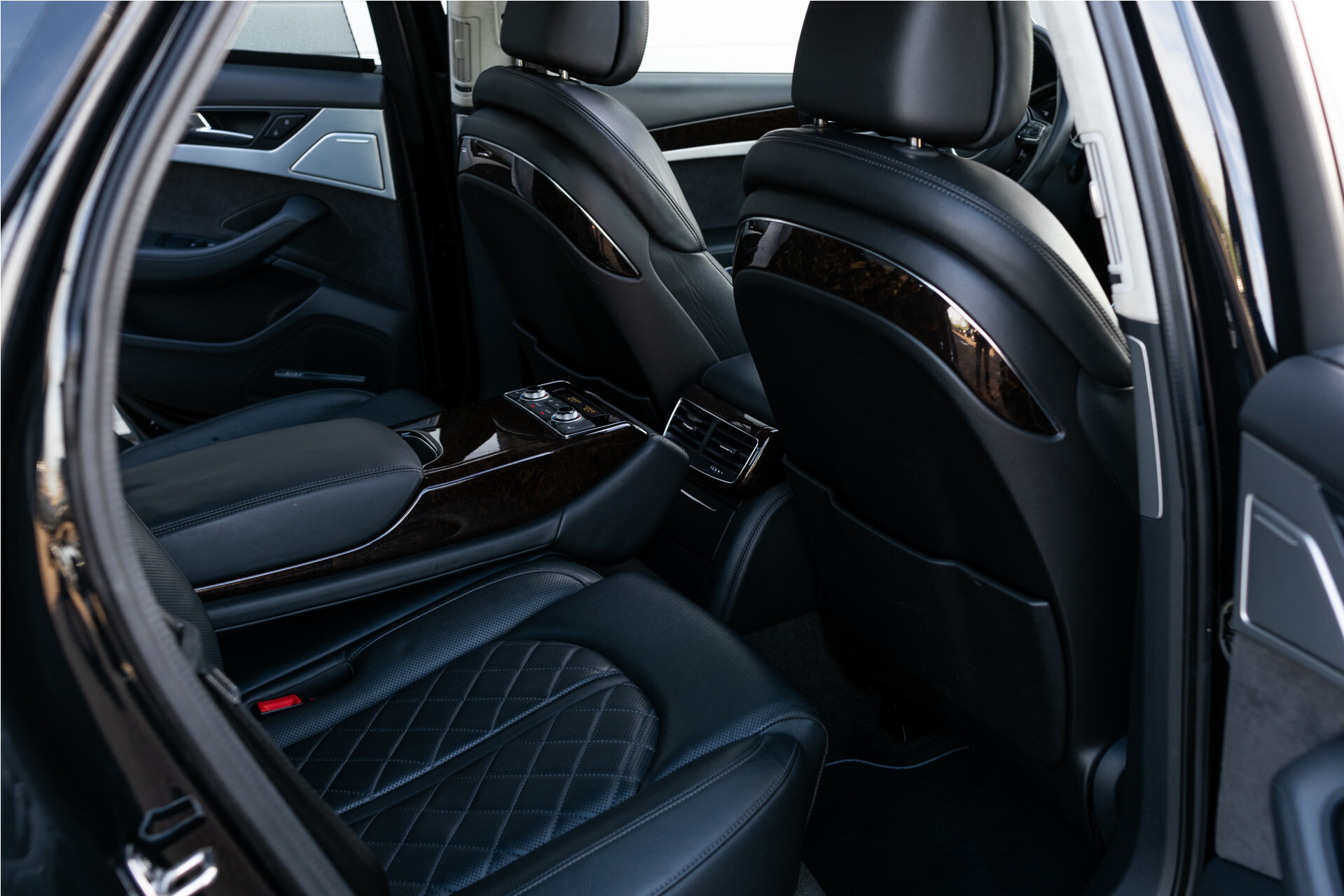 Audi A8 4.2 TDI Quattro Design Selection | Standkachel | Nachtzicht | Rij-assistentie | Keyless | Massage/Trekhaak Foto 29