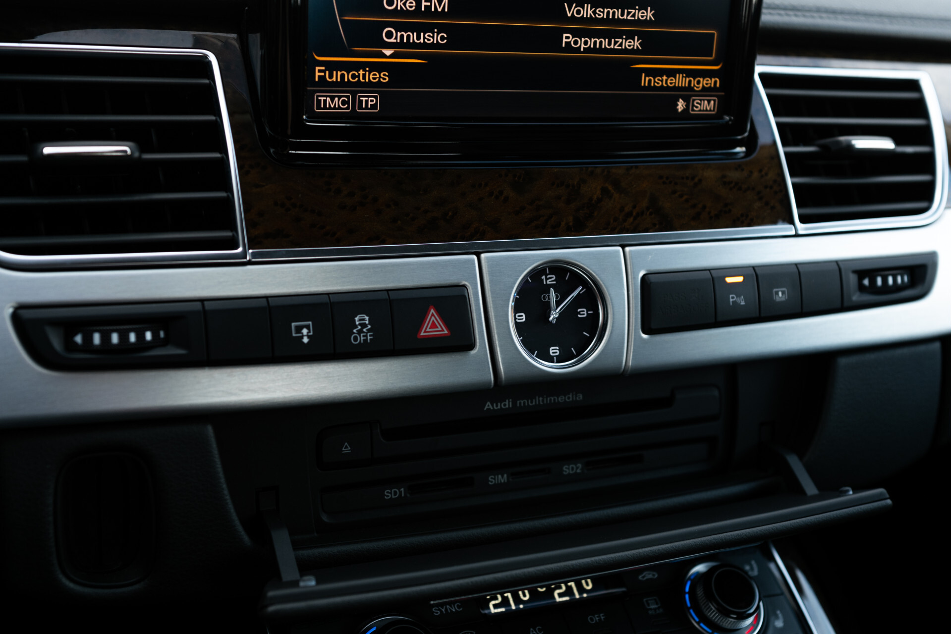 Audi A8 4.2 TDI Quattro Design Selection | Standkachel | Nachtzicht | Rij-assistentie | Keyless | Massage/Trekhaak Foto 32